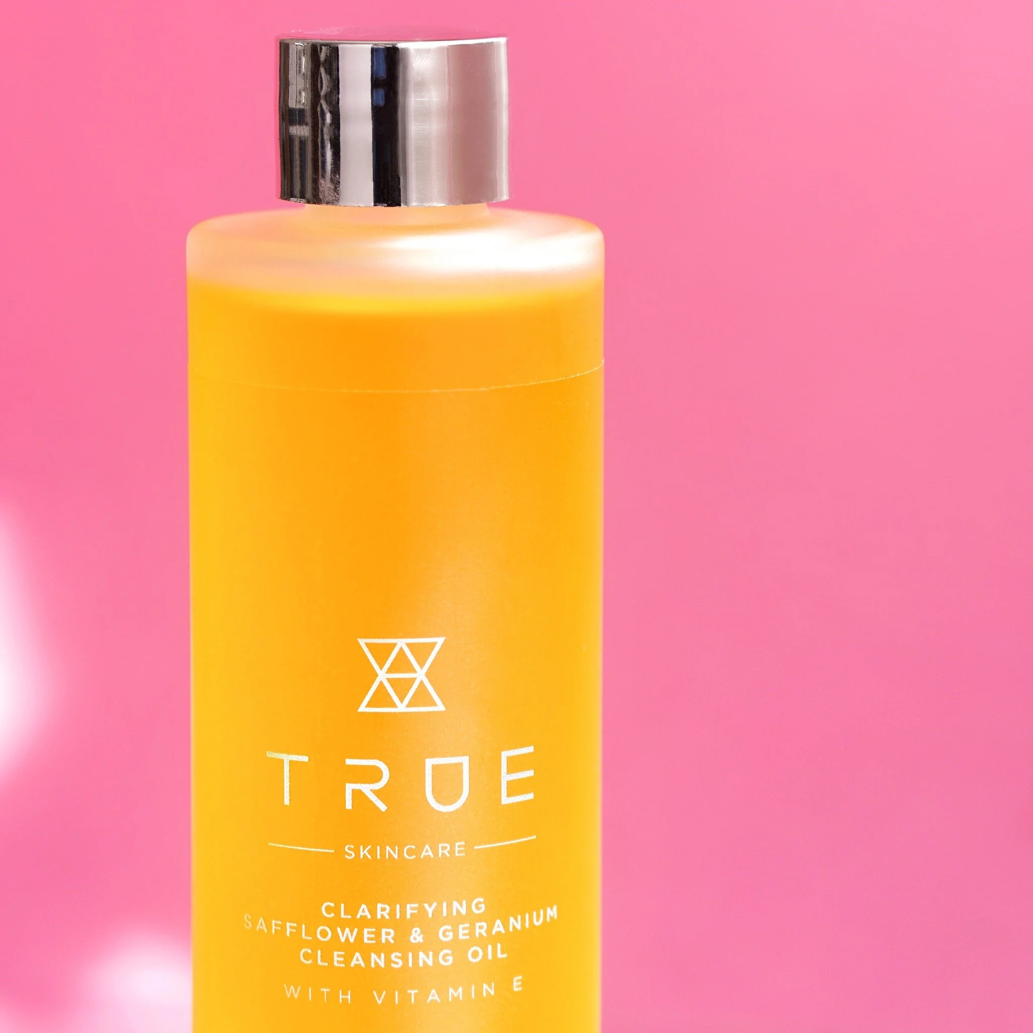 Clear skin, the gentle way.

This simple 3-step ritual is designed for blemish-prone, oily, or unbalanced skin &mdash; without the harsh ingredients.

 Clarify with our oil-to-milk Cleansing Oil  Refine with our Retinol Serum to unclog pores &amp; sm