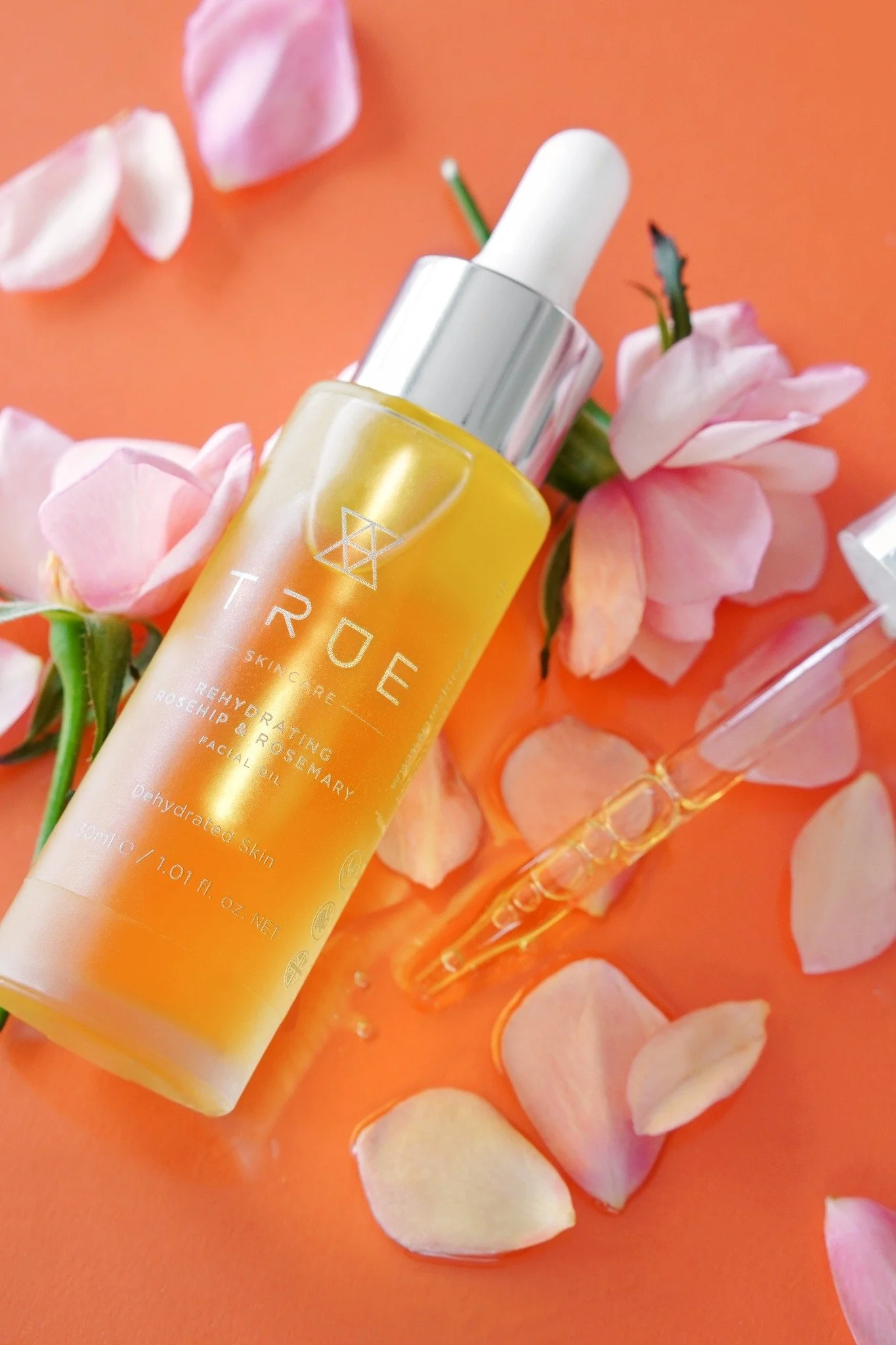 If you&rsquo;ve ever been unsure about facial oils, you&rsquo;re not alone.

A well-formulated oil shouldn&rsquo;t feel heavy or sit on the surface. It works in harmony with the skin &mdash; helping to reinforce the lipid barrier, reduce moisture los