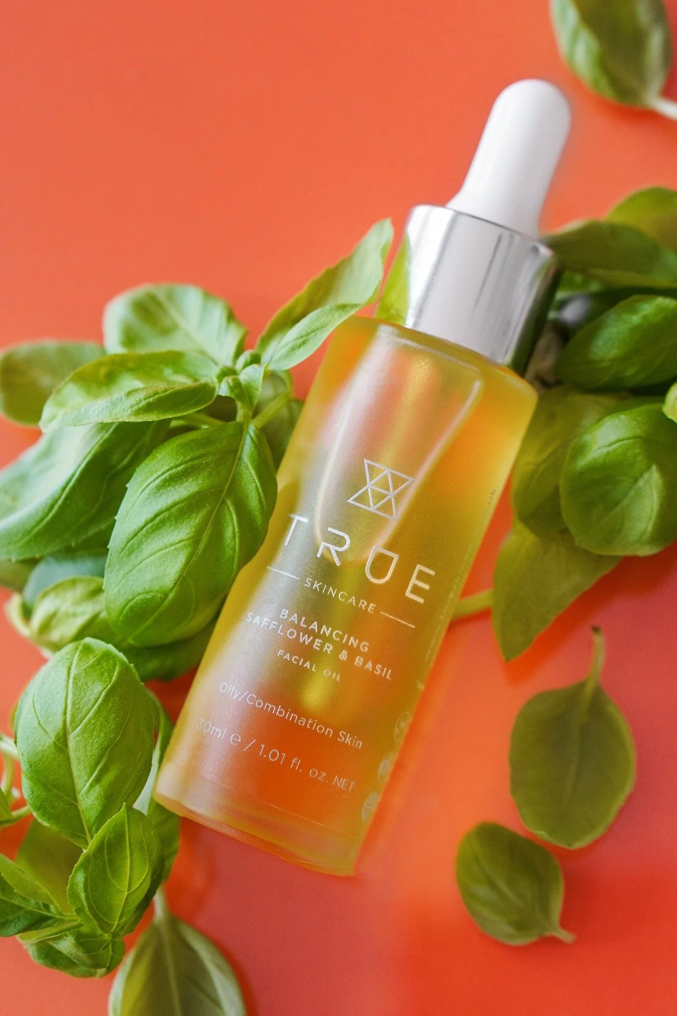 If you&rsquo;re using a facial oil, how you apply it makes all the difference.

When to use it
After cleansing and your serum, as your final step &mdash; or just before moisturiser if your skin is very dry.

How much to use
2&ndash;3 drops is enough.