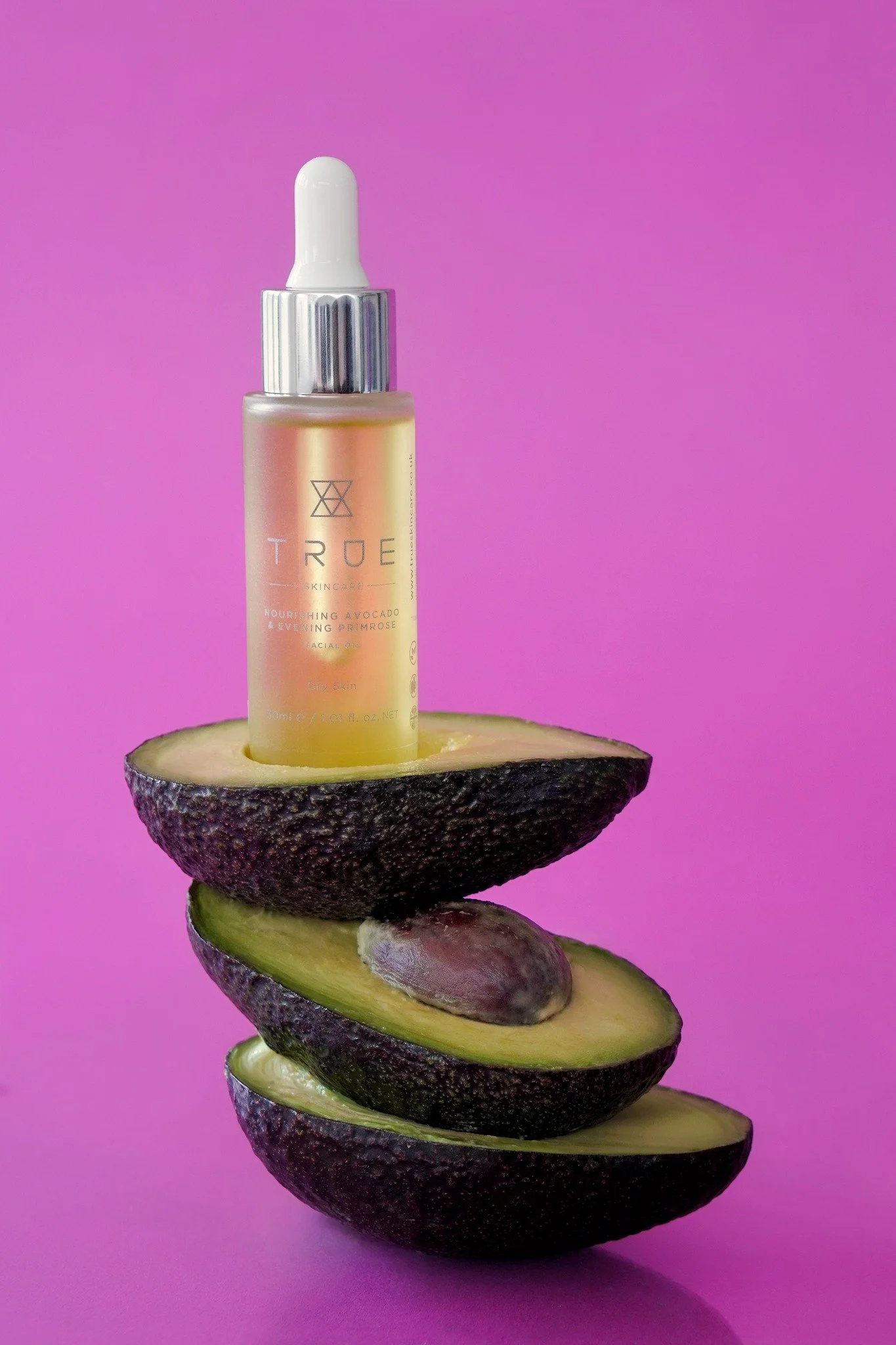 Facial oils aren&rsquo;t about adding shine &mdash; they&rsquo;re about restoring balance.

Used correctly, they help support the skin&rsquo;s natural barrier, soften texture and lock in hydration.

A few drops, pressed gently into the skin &mdash; a