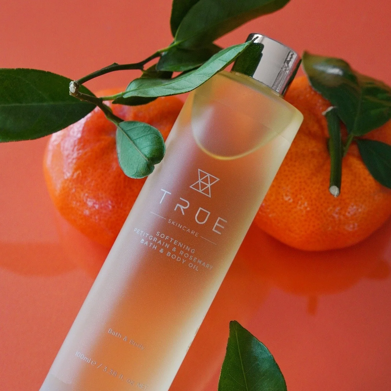 Not all body oils are created equally.

This is the kind that disappears beautifully into the skin whilst leaving behind softness, comfort and the sort of aroma that instantly changes your mood.

Petitgrain and Lemon Verbena uplift the senses, Rosema