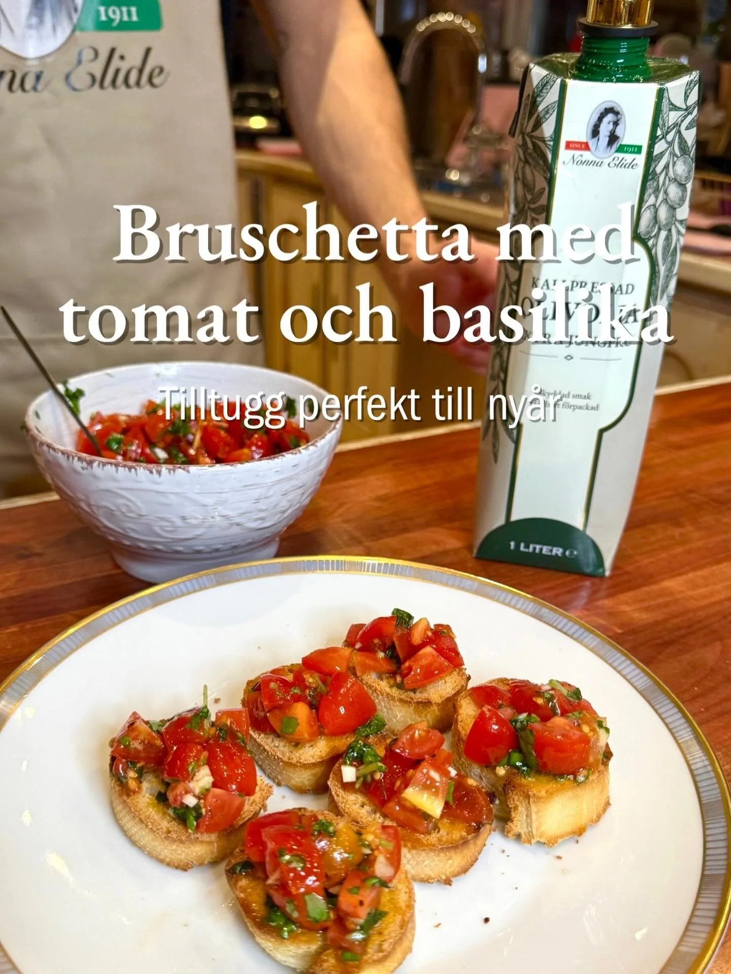 Snart &auml;r det dags att s&auml;ga hej till det nya &aring;ret! 🥂🎉

Inget ny&aring;r utan l&auml;ckra tilltugg &ndash; och vem kan motst&aring; bruschetta med tomat och basilika? Till det passar s&aring;klart en riktigt god olivolja, som Nonna El