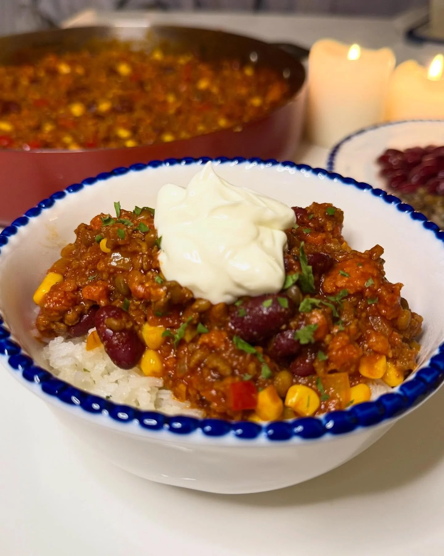 I helgen gjorde vi en chili con carne med en liten twist &ndash; v&aring;r r&ouml;kta paprika salsiccian. Wow s&aring; gott, varmt och riktigt mustigt! Perfekt n&auml;r man vill ha n&aring;got enkelt men &auml;nd&aring; extra smakrikt 😋

Ingrediense