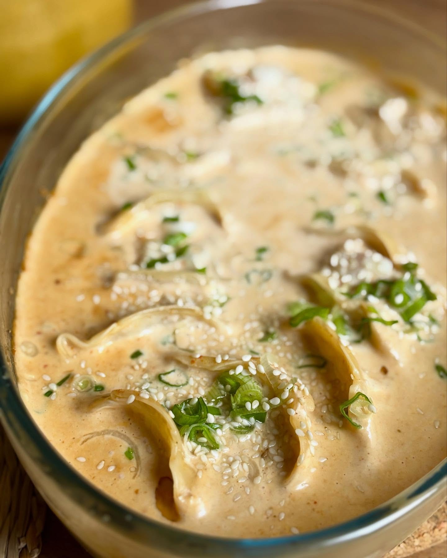 Idag har vi gjort den virala &rdquo;dumpling bake&rdquo; som &auml;r perfekt d&aring; vi nyss har gjort dumplings med Nonna Elides r&ouml;kt paprika. Detta var absolut v&auml;rt att testa, s&aring; kul att g&ouml;ra och fantastiskt smakrikt! 😆🌶️❤️ 