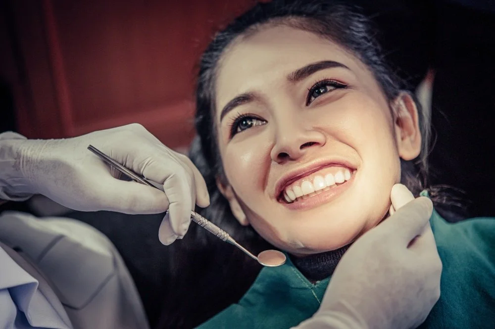 Patient benefiting from minimalist cosmetic dentistry