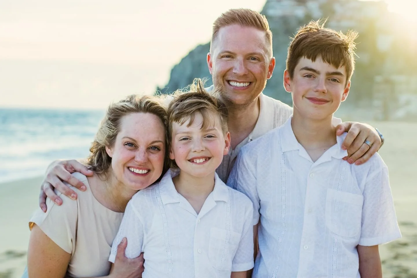 The prettiest beaches, the prettiest golden hour, the prettiest families 😍 Welcome to Cabo!