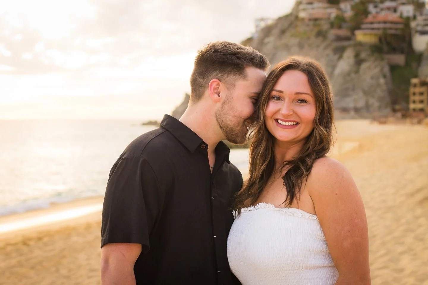 Is there anywhere more romantic than the beach? Promise we&rsquo;ll keep you keep each other smiling 🤗