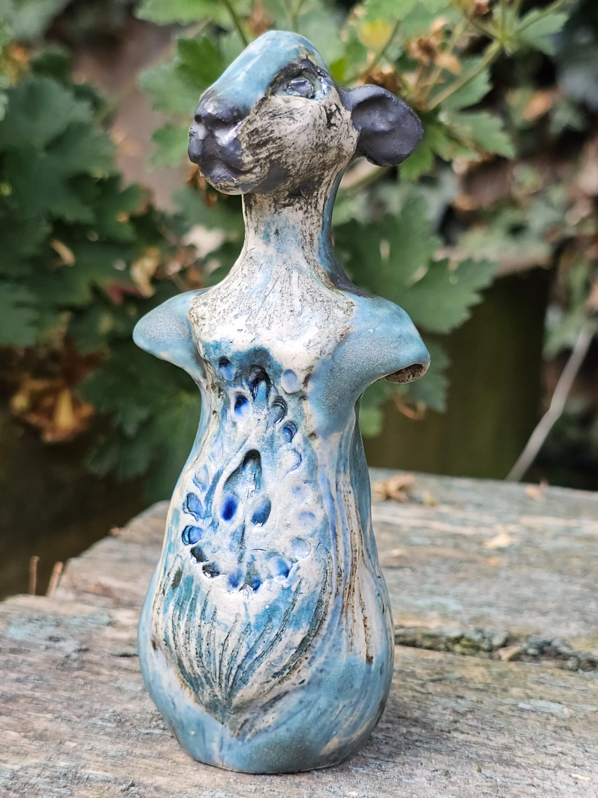 SOLD, thank you
More pieces in this set will be available in August
Pookah - small stoneware sculpture