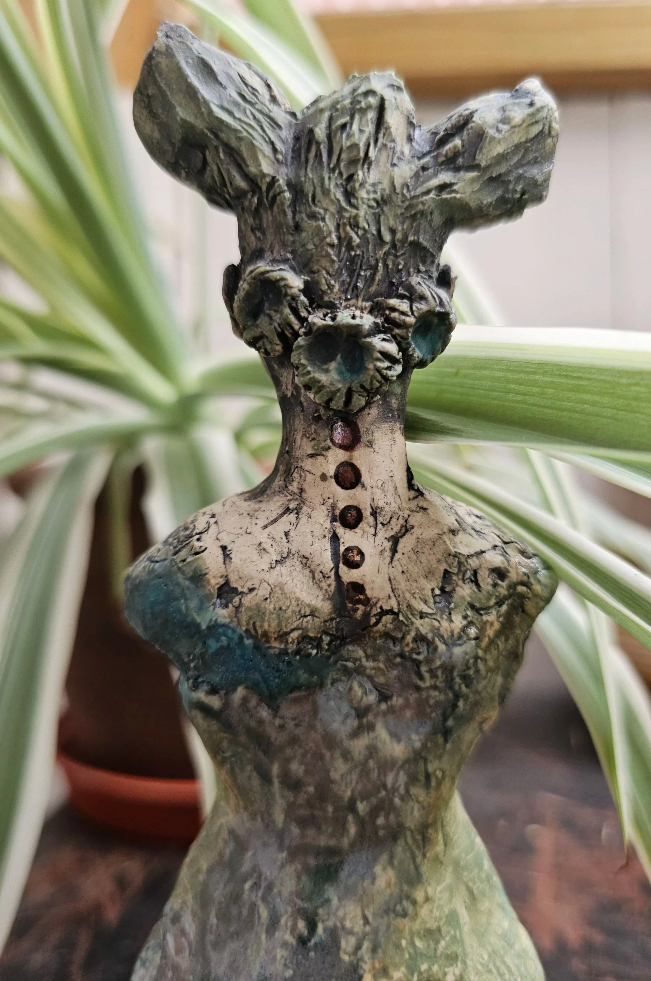 Rowan Fae rear detail of the hair, glaze and neck markings