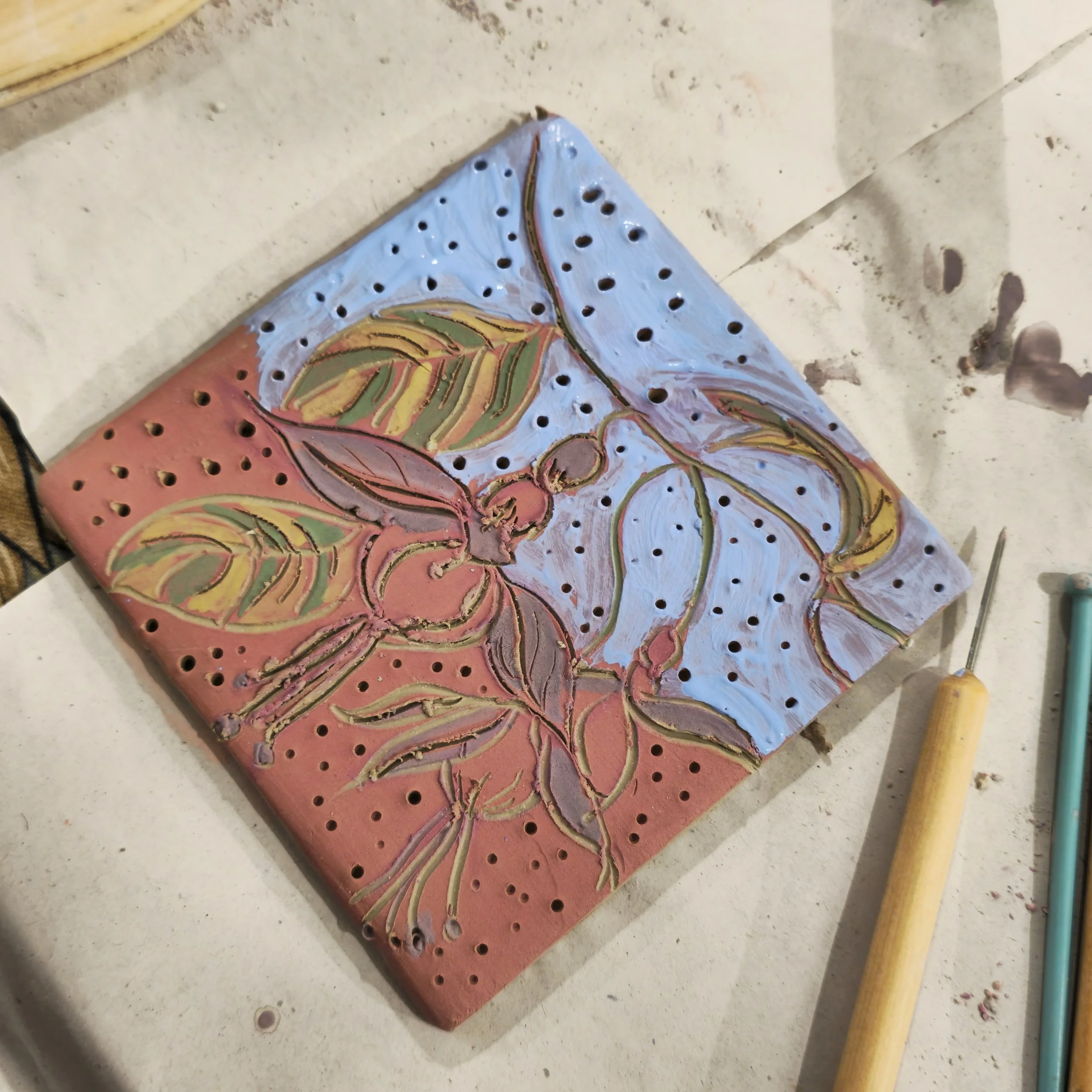 Sgraffito tiles workshop