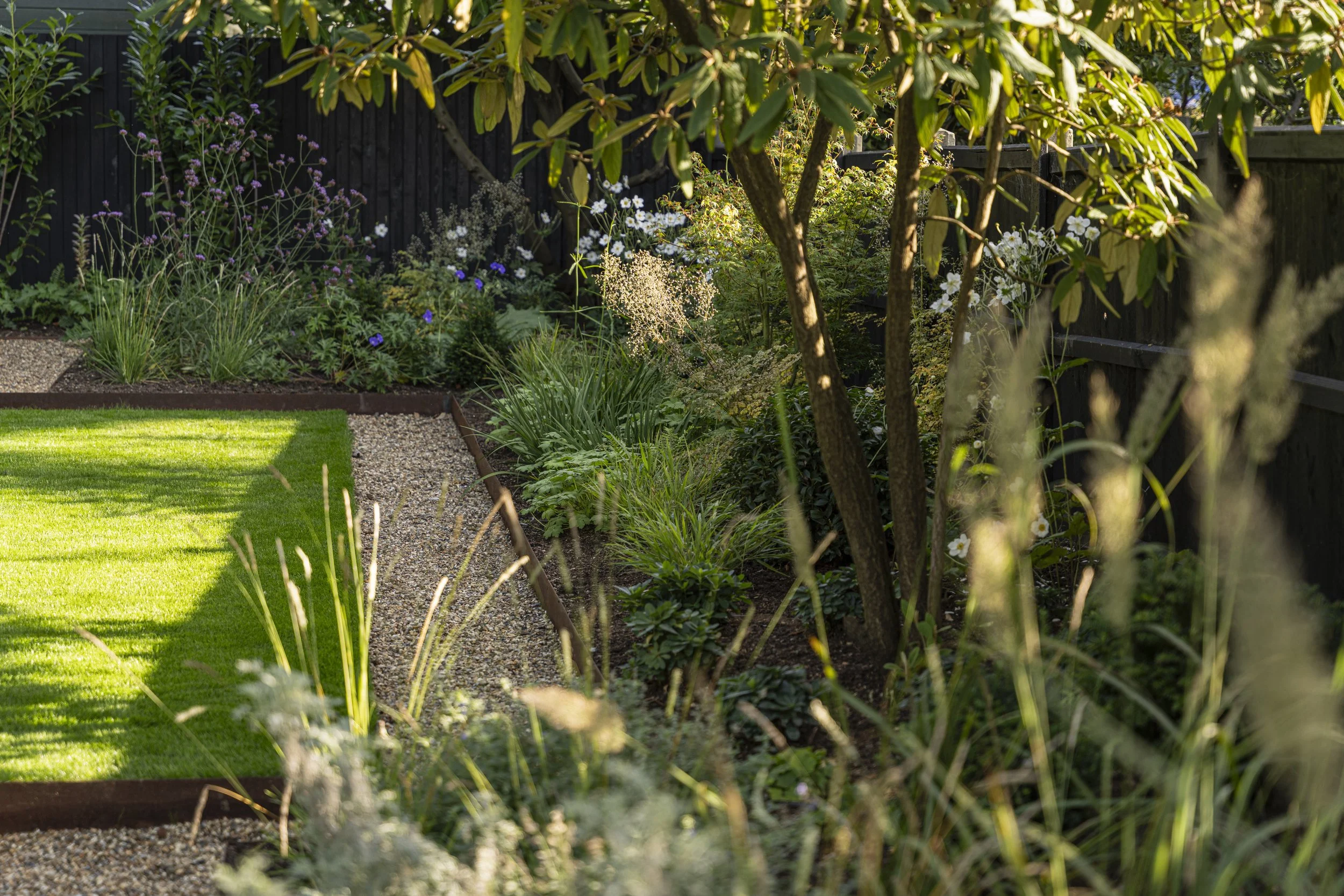 ©Emily-Hillier-Suburban-Garden-01-8434.jpg