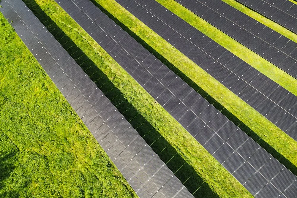  The renewable energy sector is set to experience groundbreaking advancements in 2025, from innovative technologies like green hydrogen and floating solar farms to increased community involvement and AI-driven solutions. 
