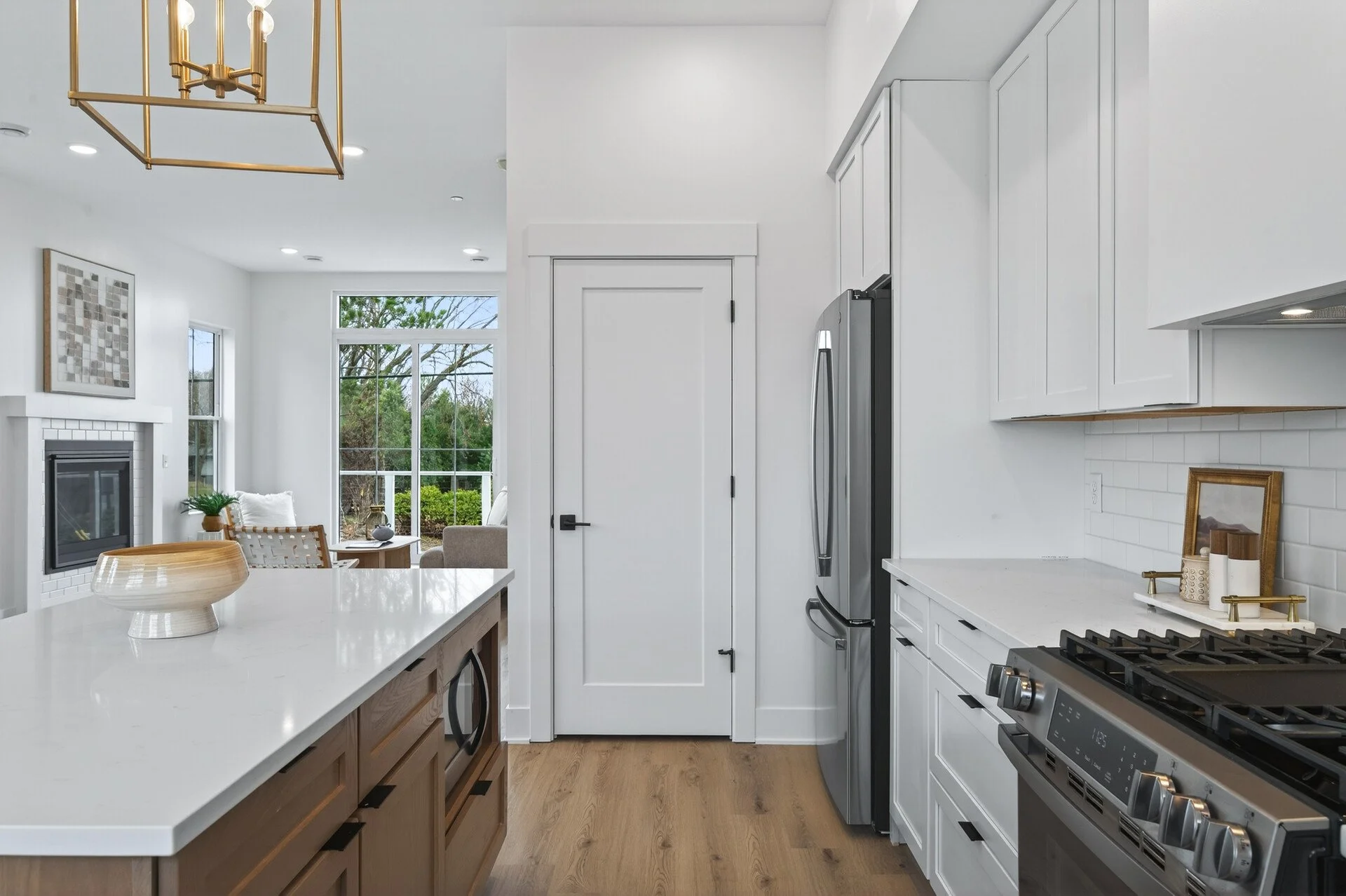 20_2501_Jansen_Ave20_mls.jpg