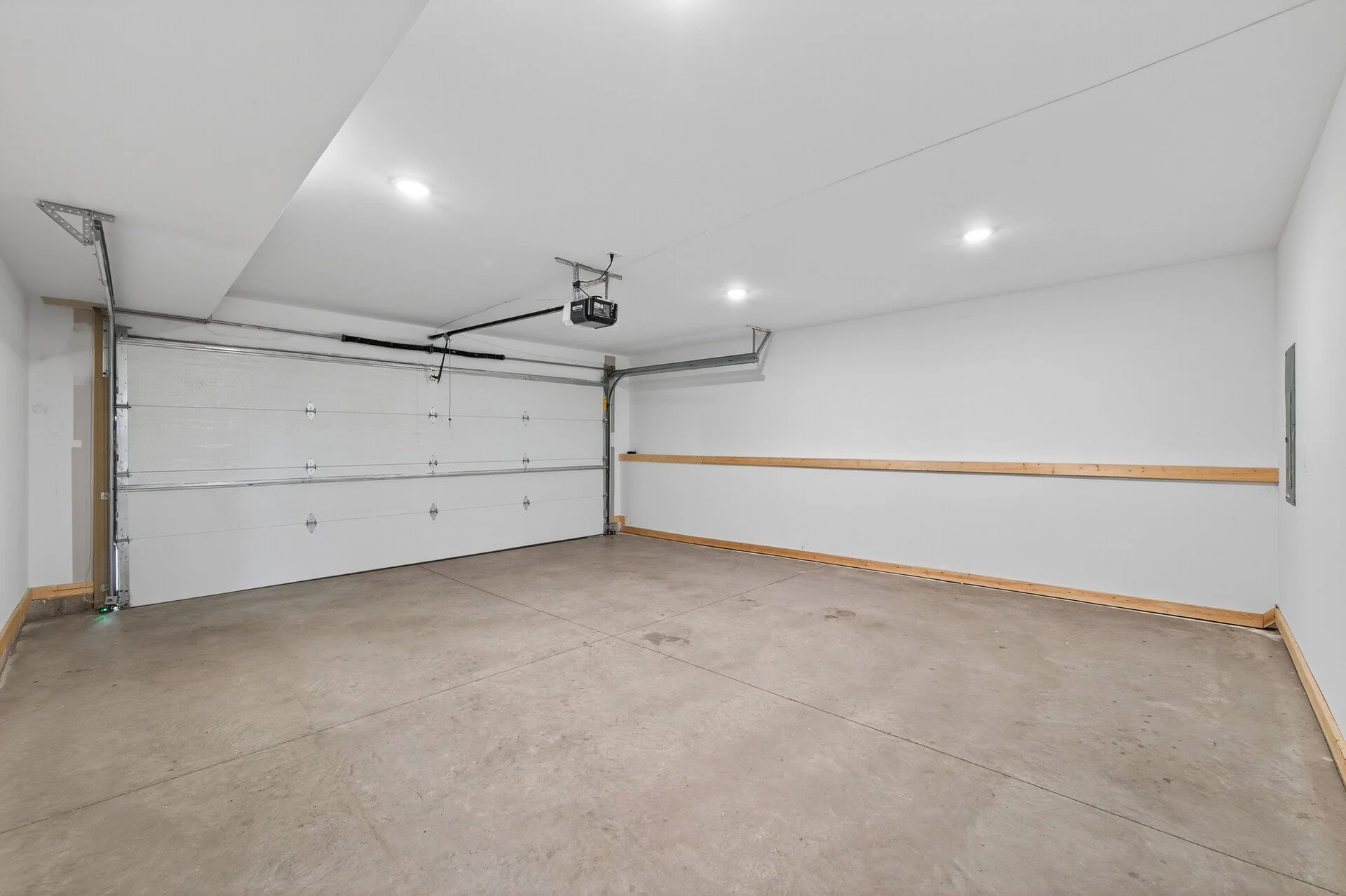 40_2501_Jansen_Ave40_mls.jpg