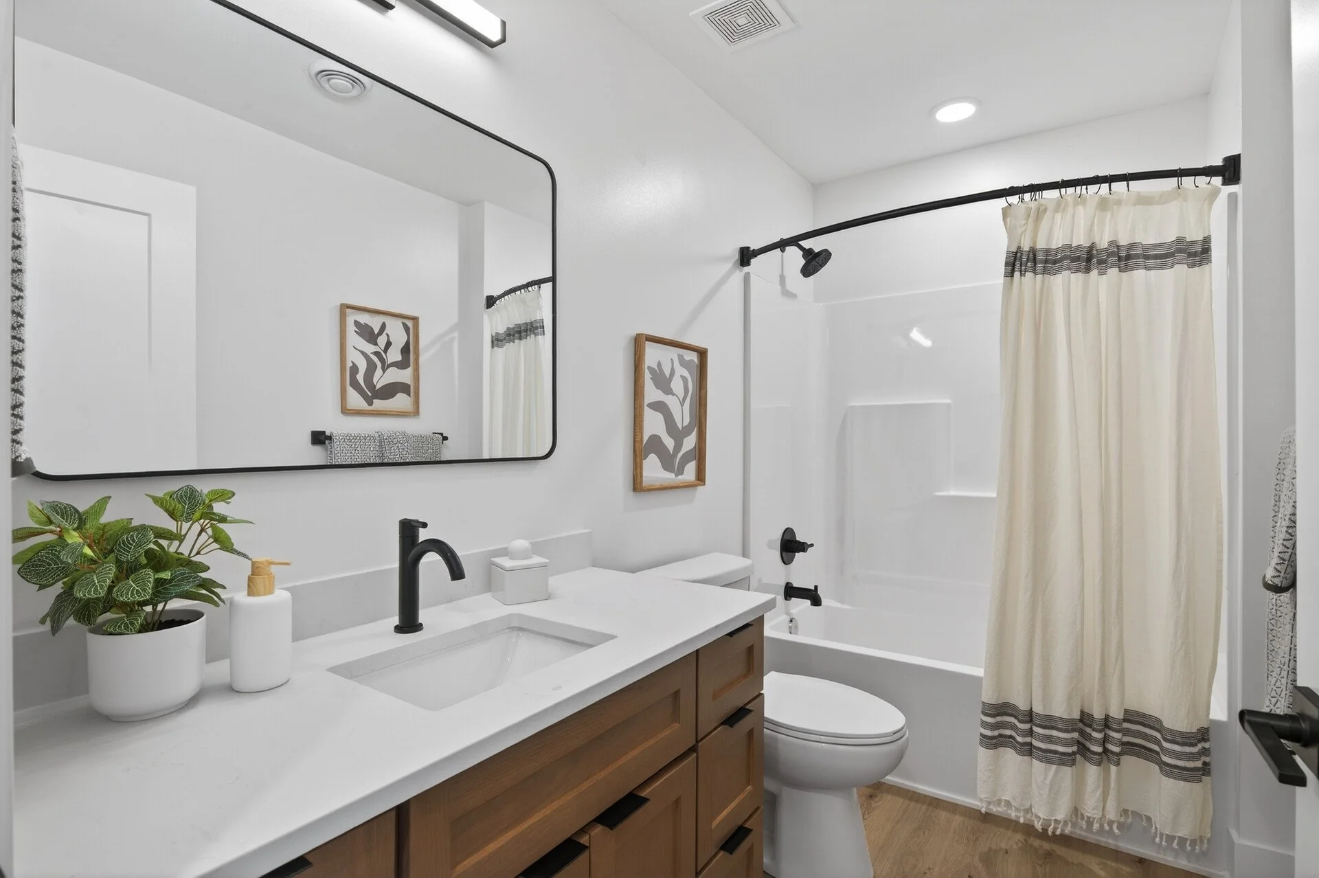 38_2501_Jansen_Ave38_mls.jpg