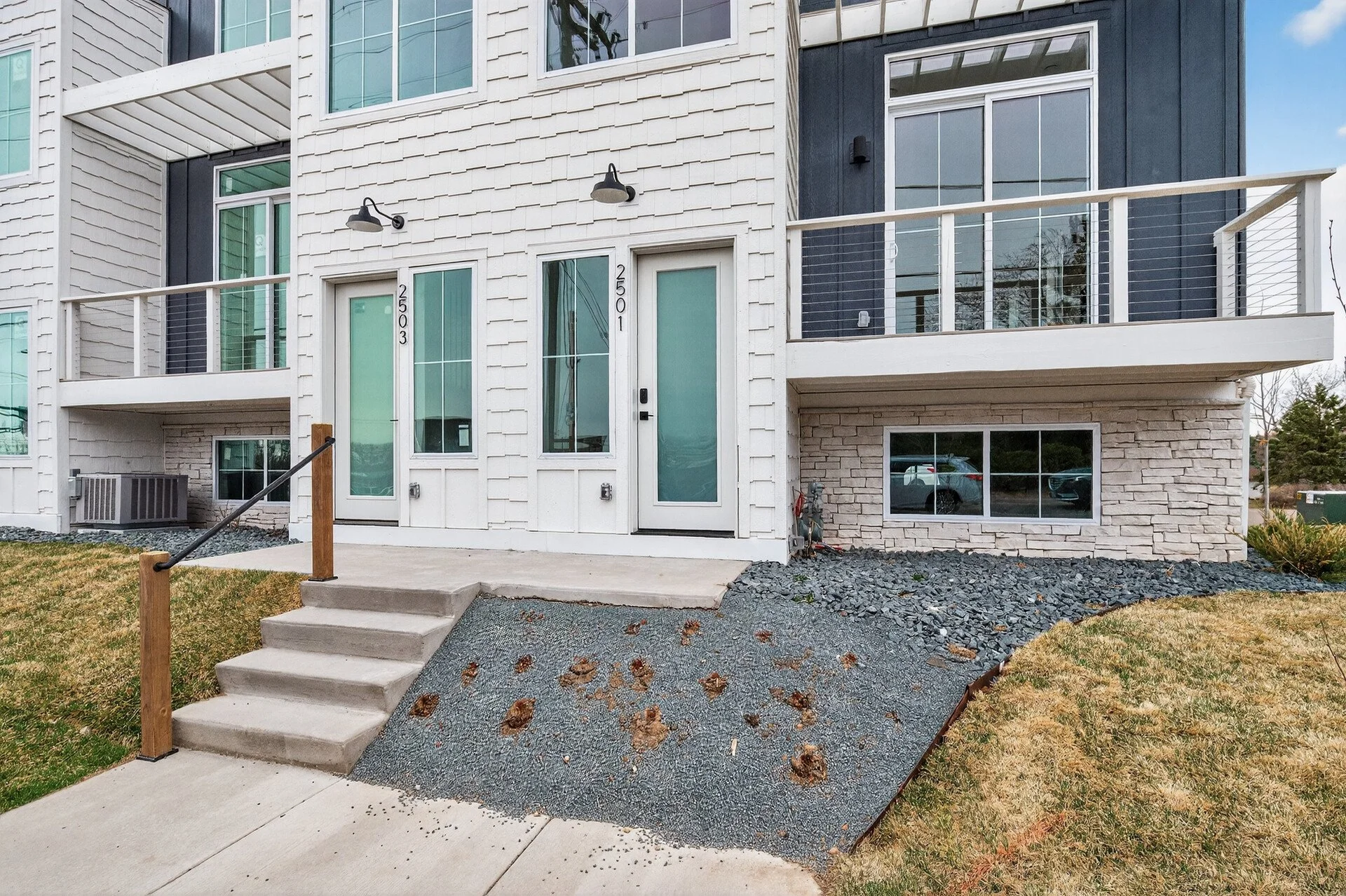 02_2501_Jansen_Ave2_mls.jpg