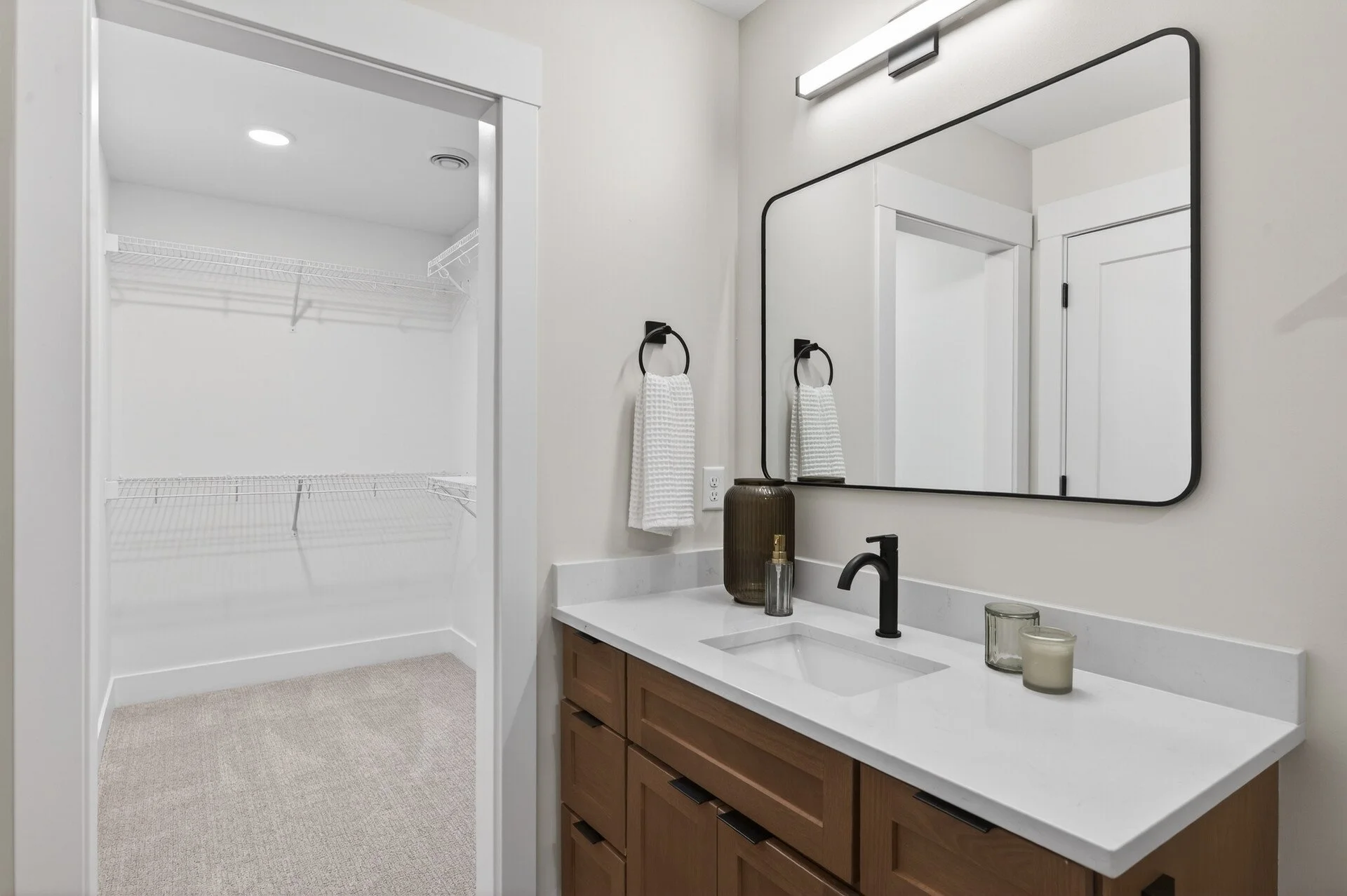 29_2501_Jansen_Ave29_mls.jpg