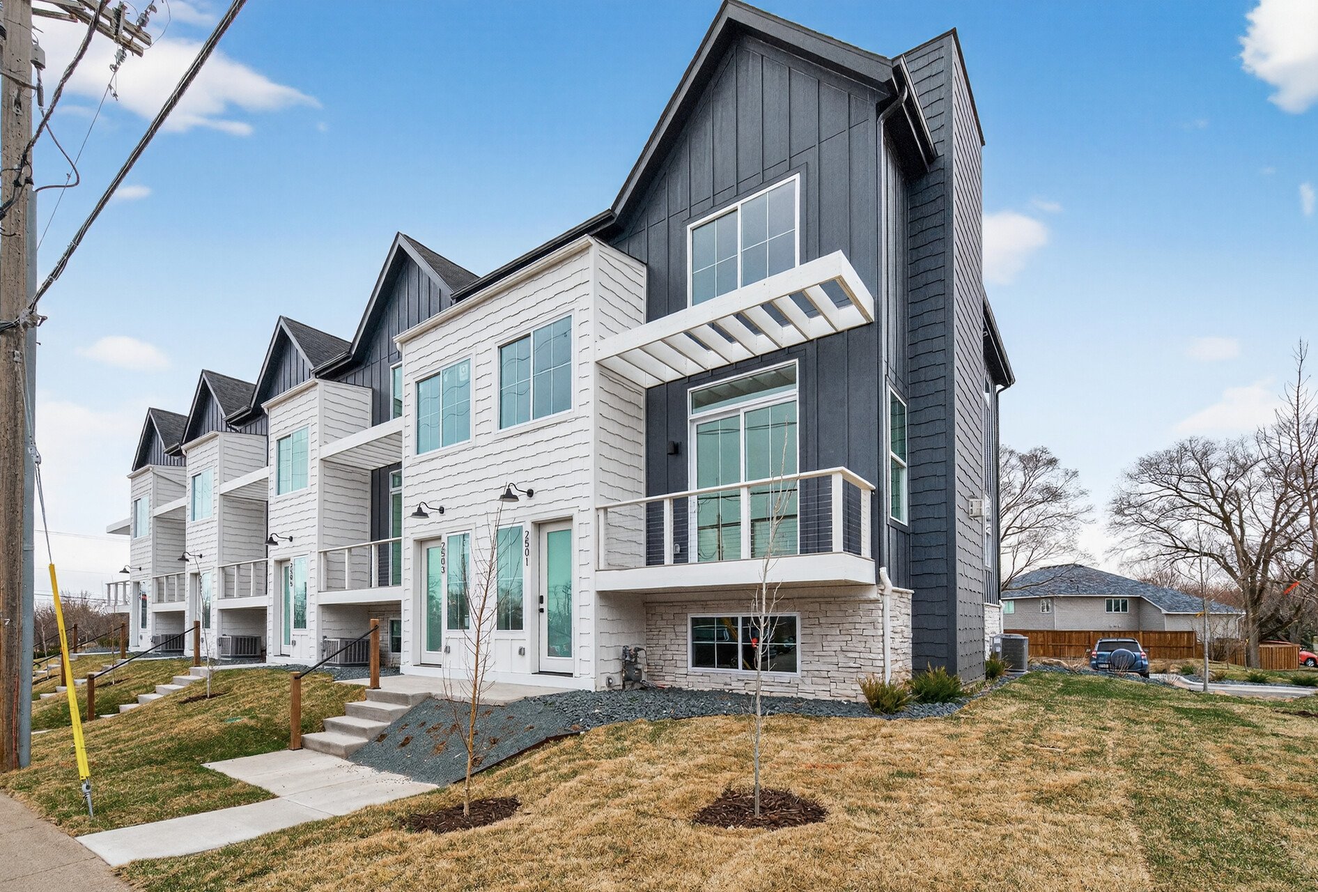 01_2501_Jansen_Ave1_mls.jpg