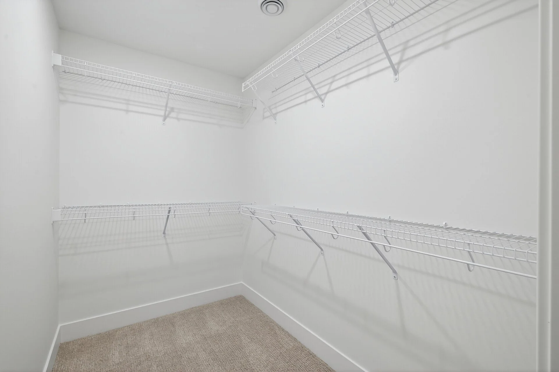 30_2501_Jansen_Ave30_mls.jpg