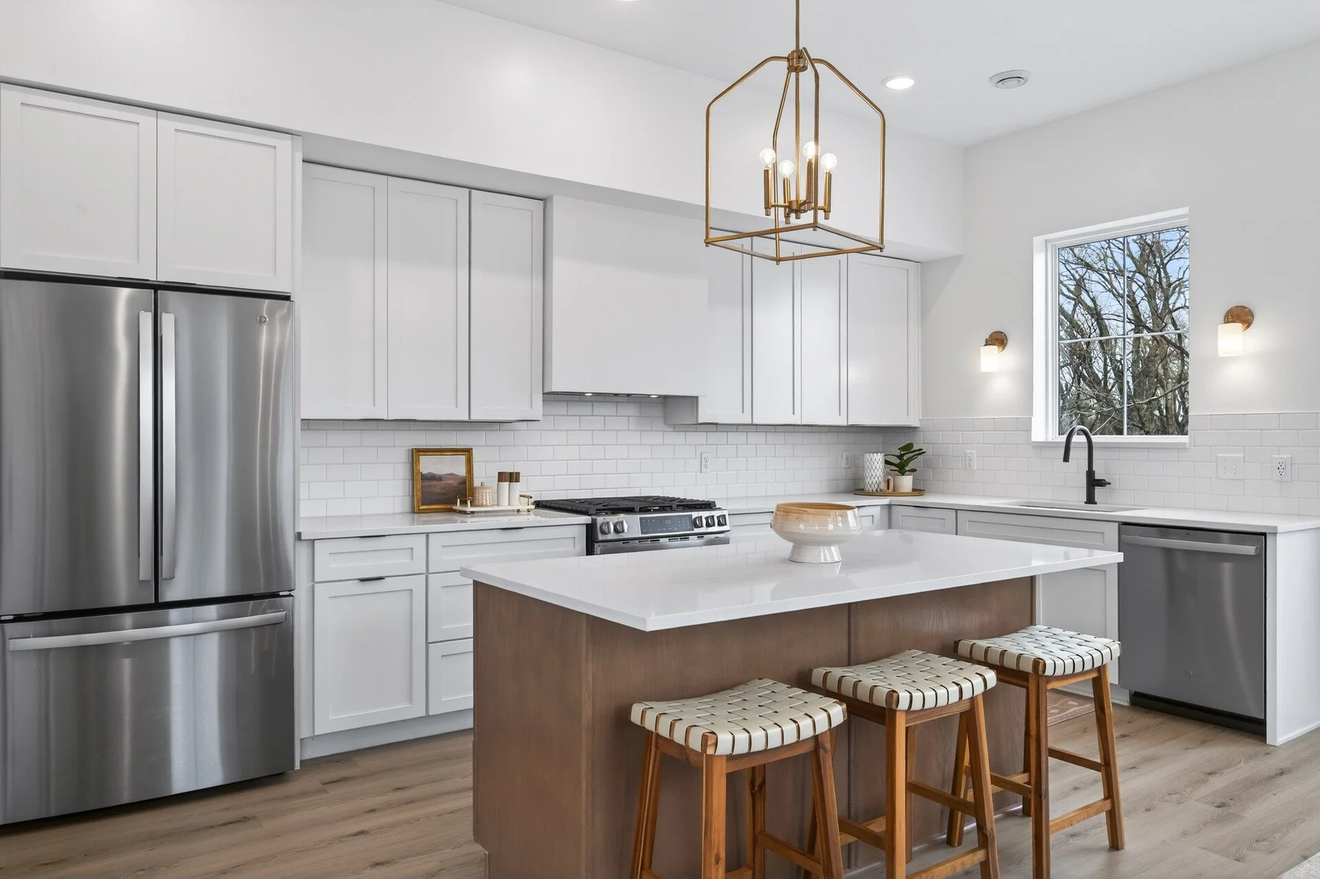 18_2501_Jansen_Ave18_mls.jpg