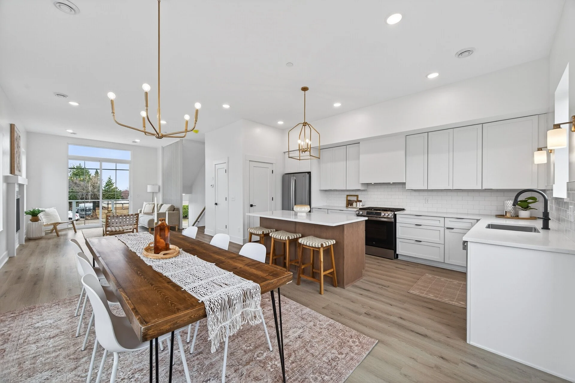 12_2501_Jansen_Ave12_mls.jpg
