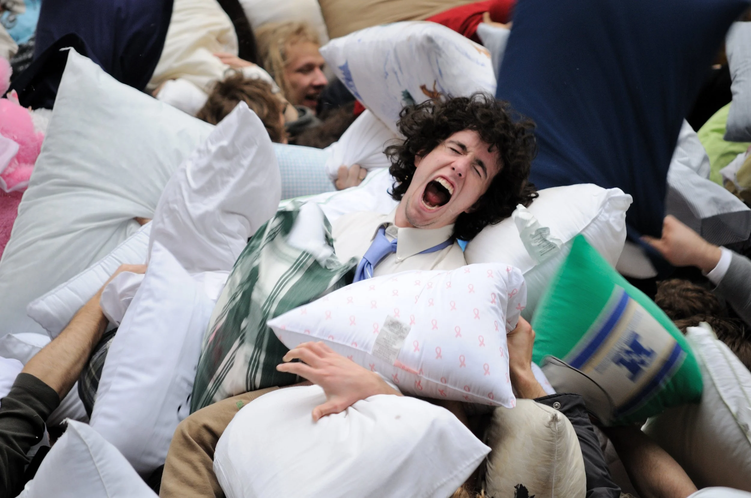 pillow-fight-2009_3413599902_o.jpg