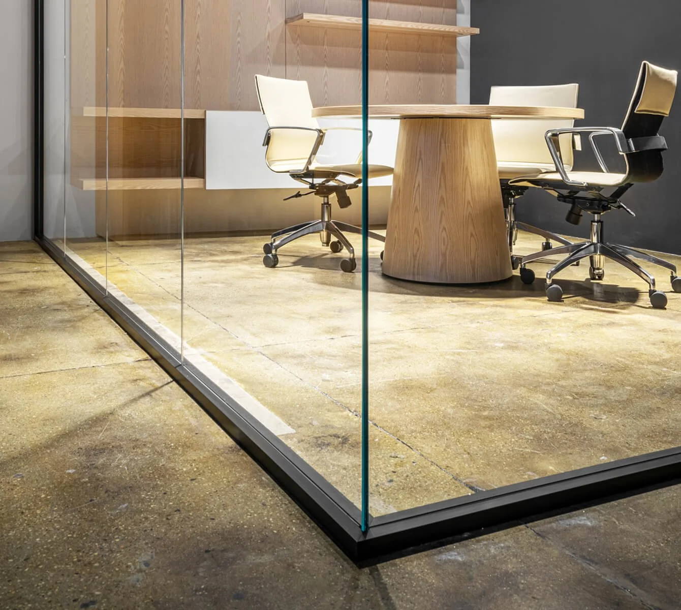 INFINIUM_Showroom_Quantum_Single_Butt-Glazed_Black_3.jpeg