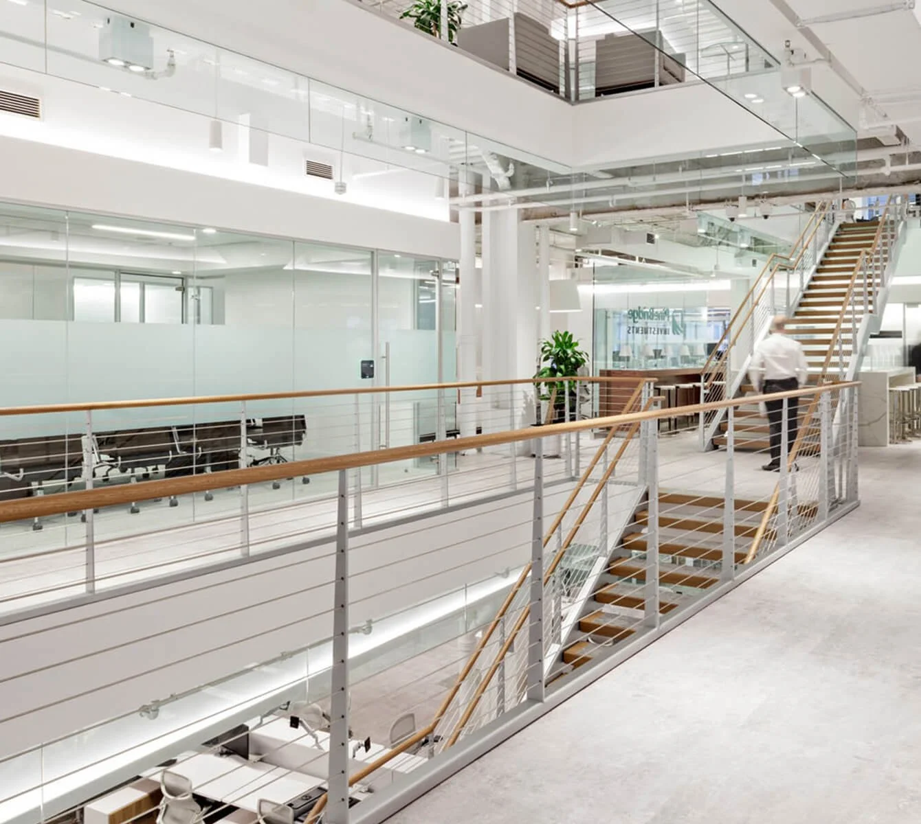 Pinebridge_Investments_Quantum_Single_Butt-Glazed_Clear_Anodized_3.jpeg