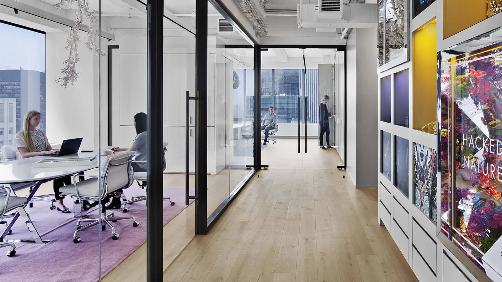 Doors_Frameless_Swarovski.jpeg