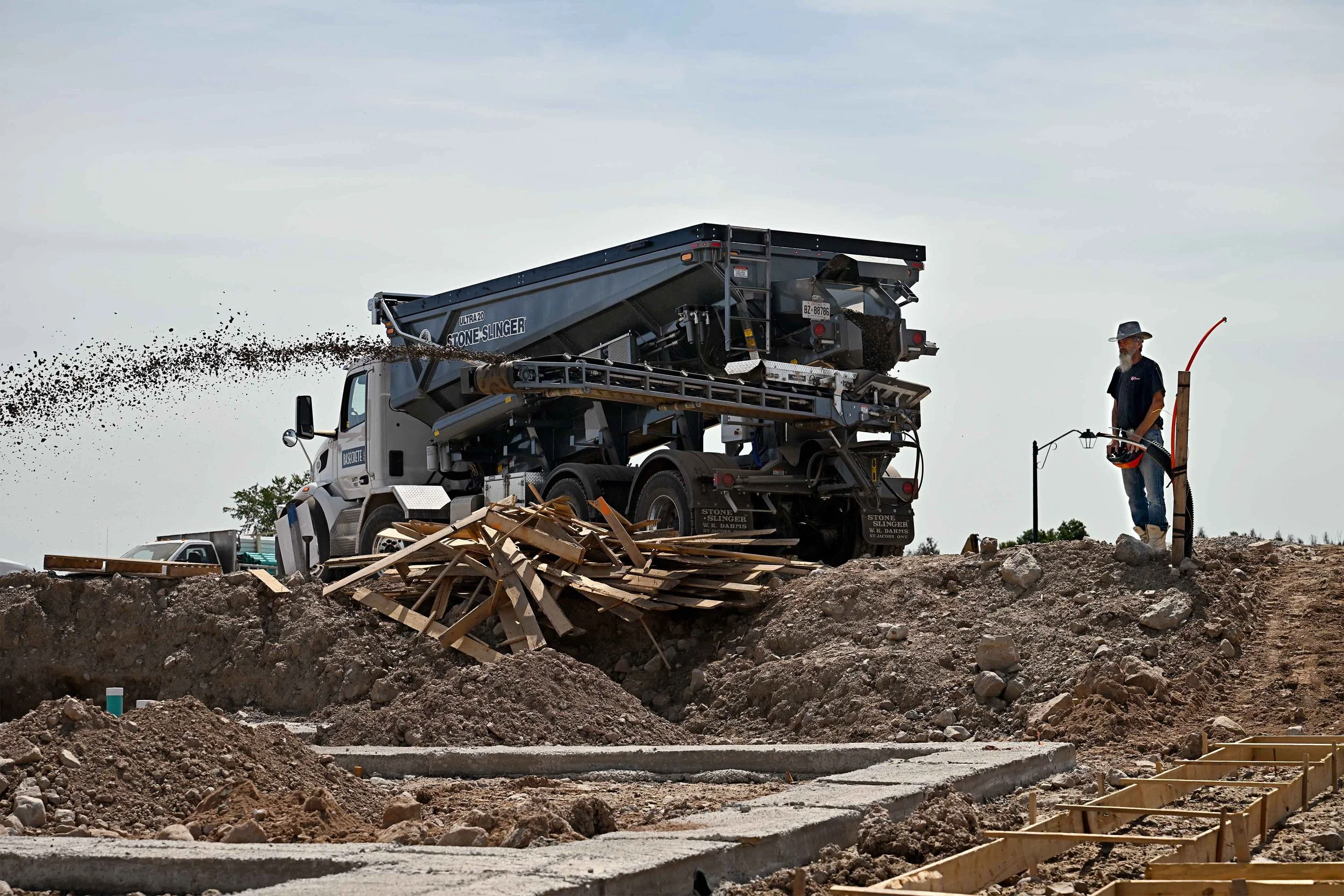 Ultra Stone Slinger in action - Erin Ontario - WK Dahms -5.jpg