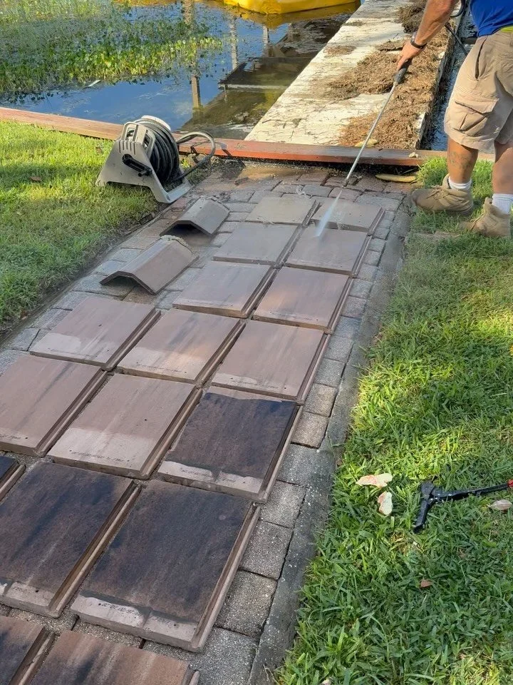 For Richard on Lake Conway, we carefully removed, cleaned, and stacked the roof tiles to be reused. This process not only preserves the original look but also adds a sustainable touch&mdash;ensuring quality and longevity while minimizing waste. 👏

#