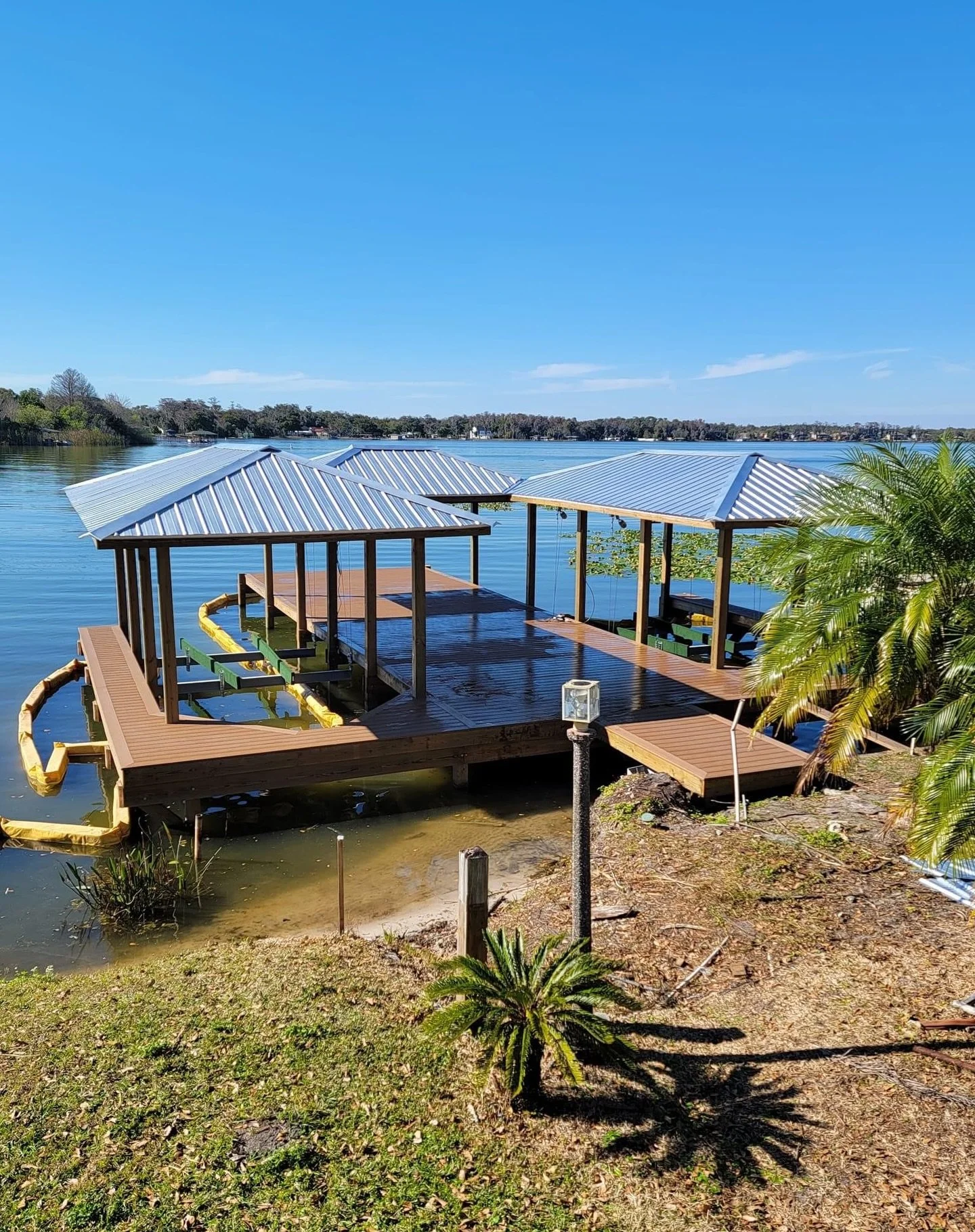 It&rsquo;s beautiful weather this weekend to get out and enjoy the water here in Orlando! 🌊
It&rsquo;s also the perfect time to check on your docks and boathouses before the busy summer months hit.

Noticing loose boards, worn hardware, or maintenan