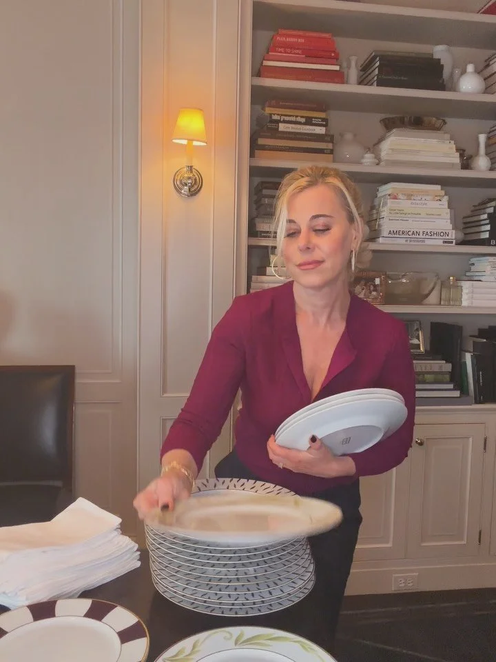 Get a head start on Thanksgiving prep! 🍽️✨
1️⃣ Lay out and count your dishes and platters to be sure you have everything you need for the feast.
2️⃣ Prep your linens &mdash; wash and iron tablecloths and napkins so they&rsquo;re crisp and ready.
3️⃣