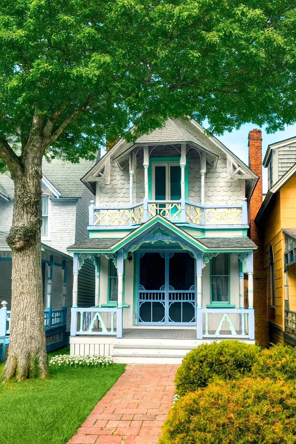 Victorian style home in Edgartown