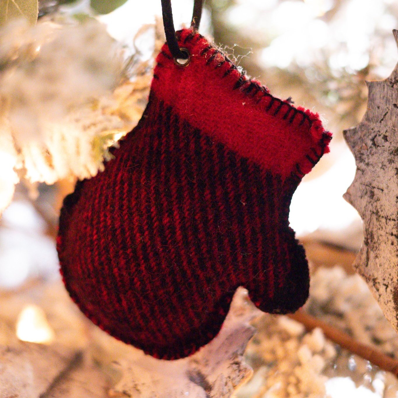 redblackmitten.jpg