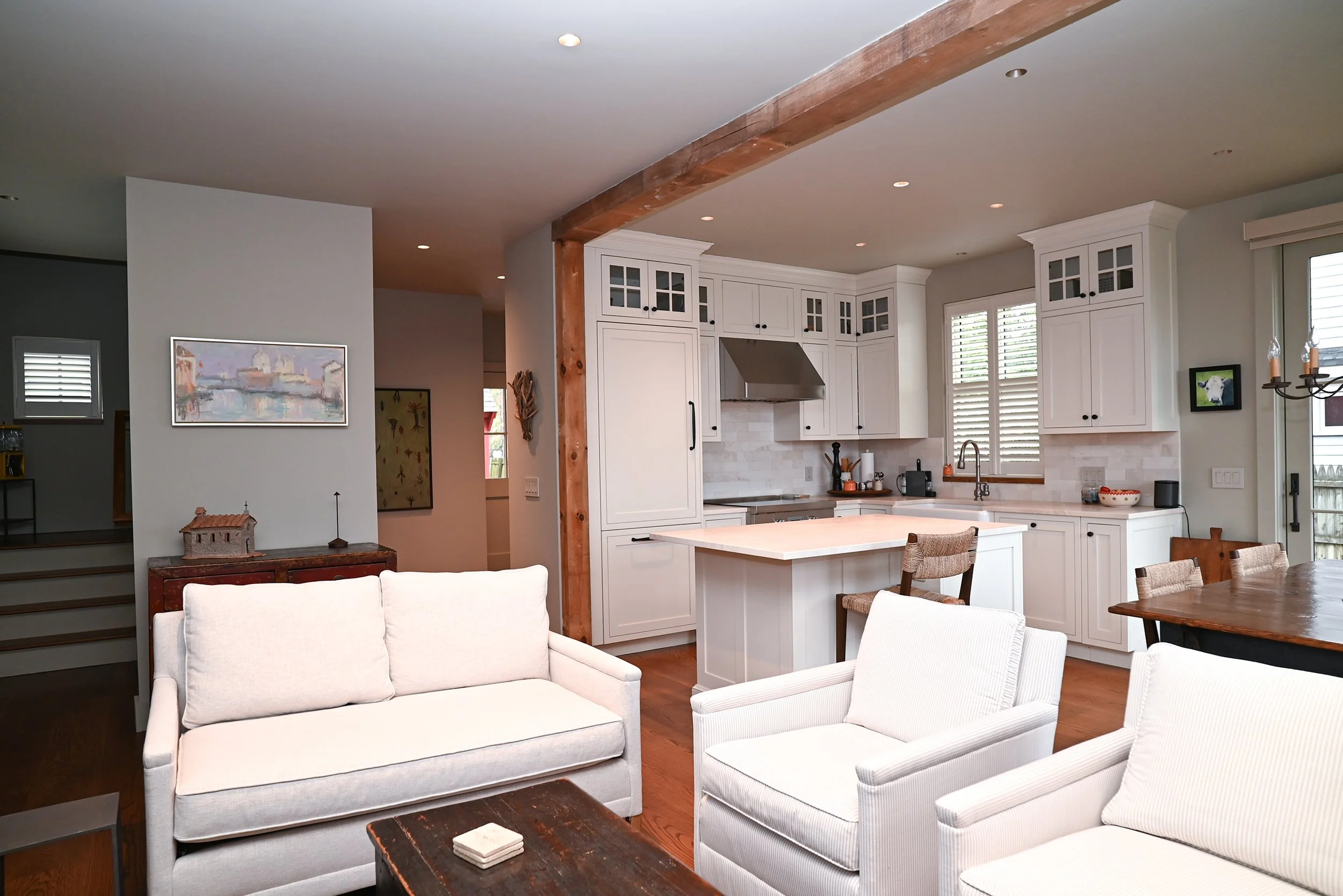 Sitting Area to kitchen and front door.JPG