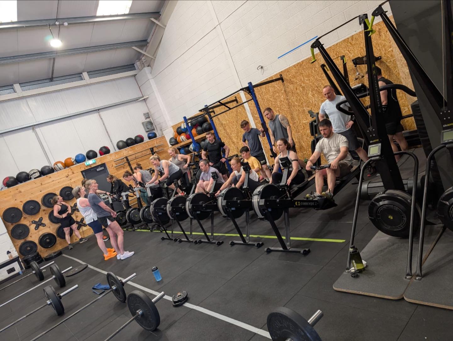 Bank Holiday Partner WOD.

In pairs 

100/80 cal row

3 rounds

400m run (together)
30 lateral burpees 
20 power cleans 80/55

100/80 cal bike erg