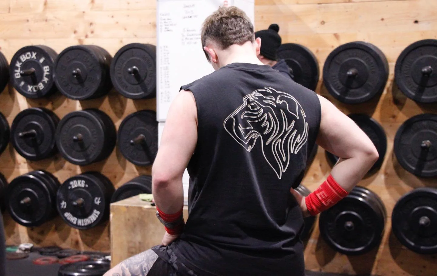 Today&rsquo;s workout 🔥

For time:

🚣 1000/800m Row
21-15-9 Deadlifts 110/75
9-15-21 DB Thrusters 2x22.5/15

Putting in the work to get fitter &amp; stronger.
Want help reaching your goals? Send us a DM 📩