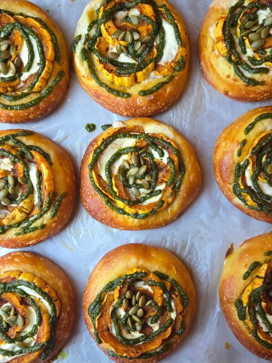 it’s giving fall.
Ararat spice roasted delicata squash from @frillamanfarms, whipped goat cheese, and herby pepita pesto.