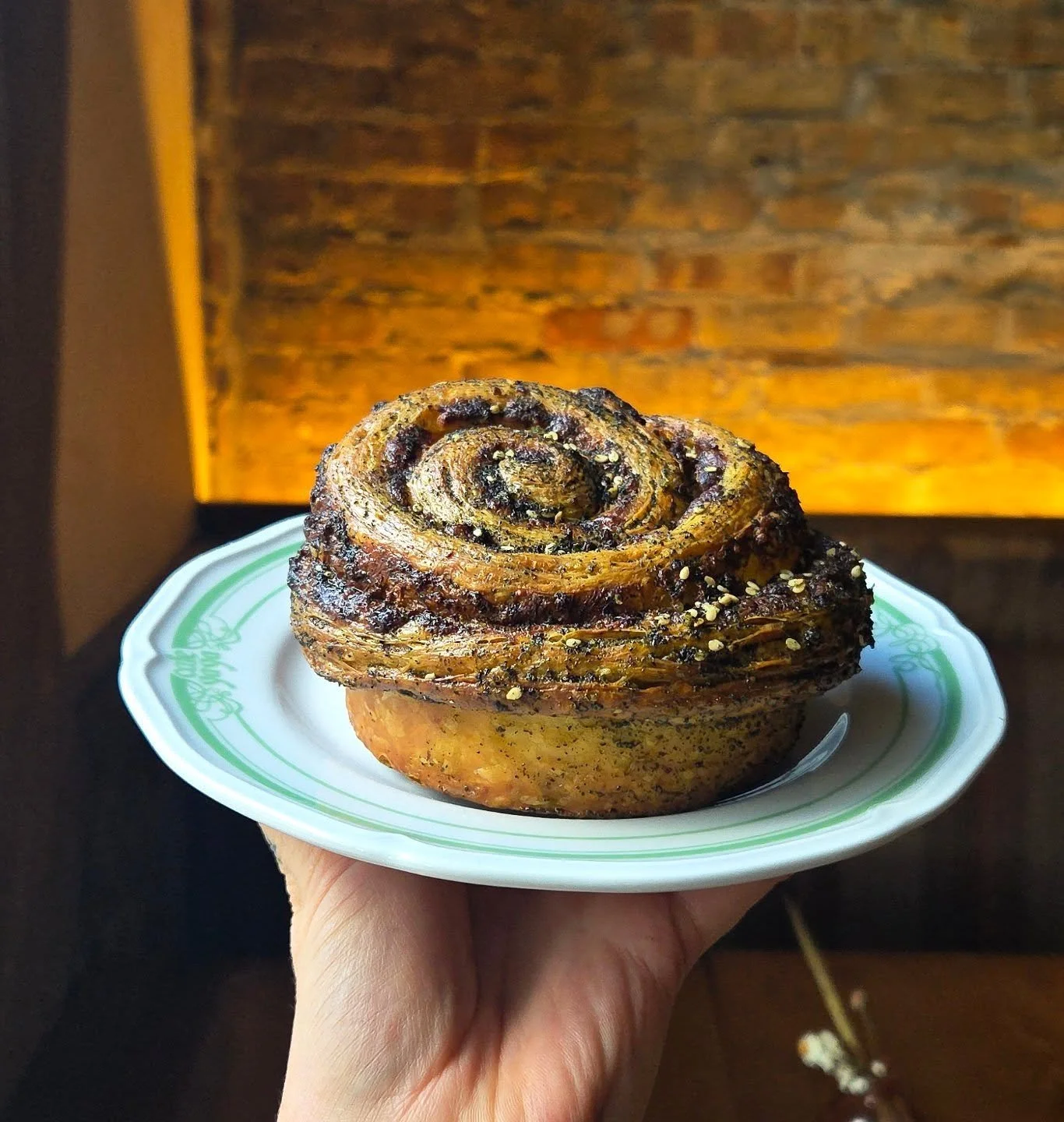 Za'atar + Cheese Swirls now in the case!
Flaky croissant dough swirled with a four cheese blend of feta, cream cheese, mozzarella, and labneh, brushed with house made Za'atar and olive oil.
#croissantsofchicago #croissant #viennoiserie #zaatar #swi