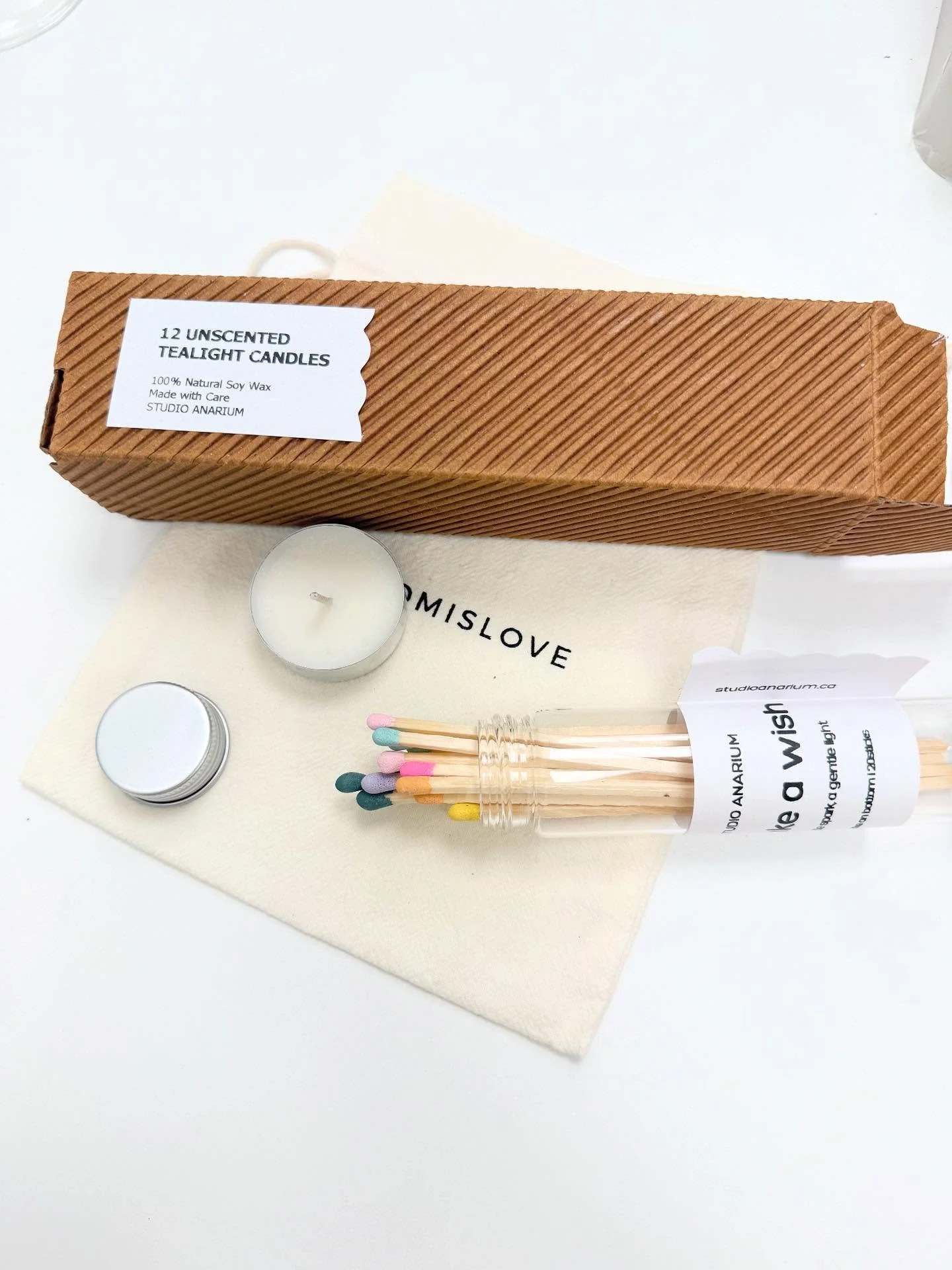 A moment to pause.

12 unscented tealight candles.

for your rituals, reflections, and quiet evenings.
Sometimes, we don&rsquo;t need more fragrance.
Just a gentle light, a simple wish,
and a breath of stillness.

🩵Includes hand-packed matchsticks 
