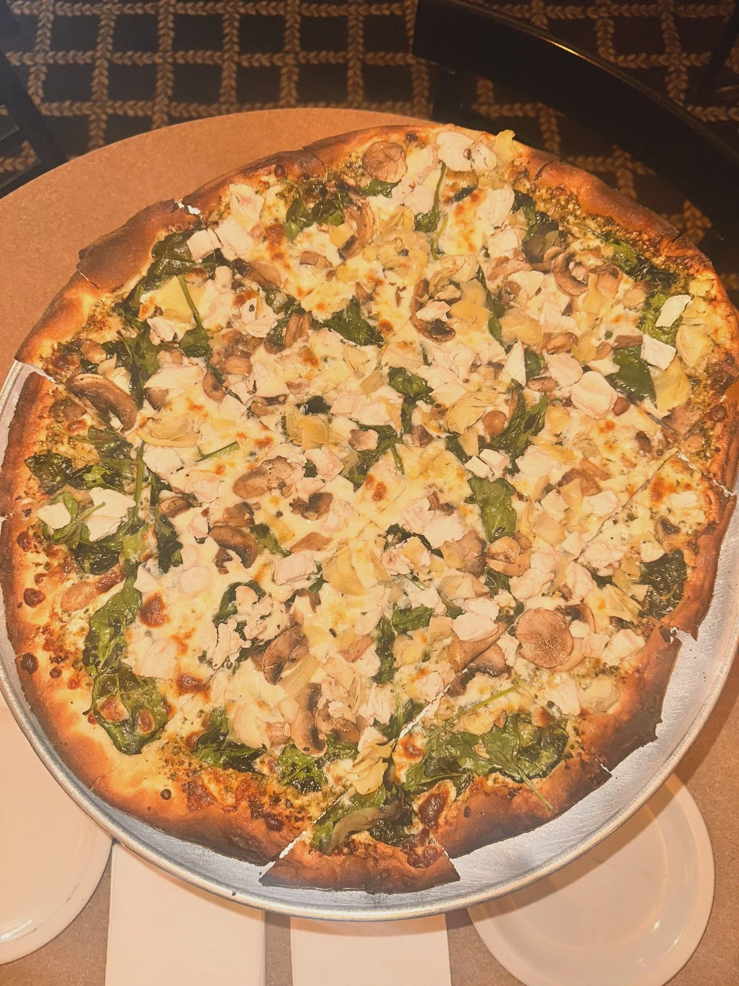 Lunch plans? We&rsquo;ve got you covered. 🍕🔥
Lisa&rsquo;s Pizza is serving up fresh, hot slices starting at 11AM. Perfect for your midday break, quick work lunch, or a casual meet-up with friends. From classic cheese to your favorite loaded pies, t