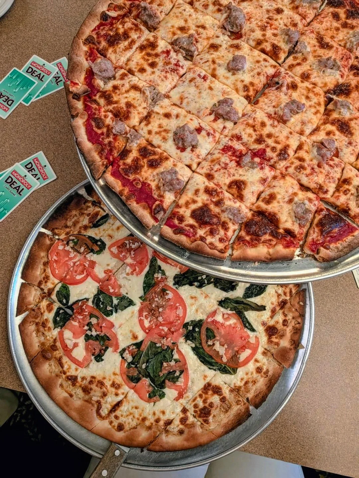 Nothing beats good pizza and great company 🍕🃏
Grab your favorite people, bring a deck of cards, and make a night of it at Lisa&rsquo;s Pizza. Whether you&rsquo;re dealing out hands or just sharing slices, it&rsquo;s all about laughs, friendly compe