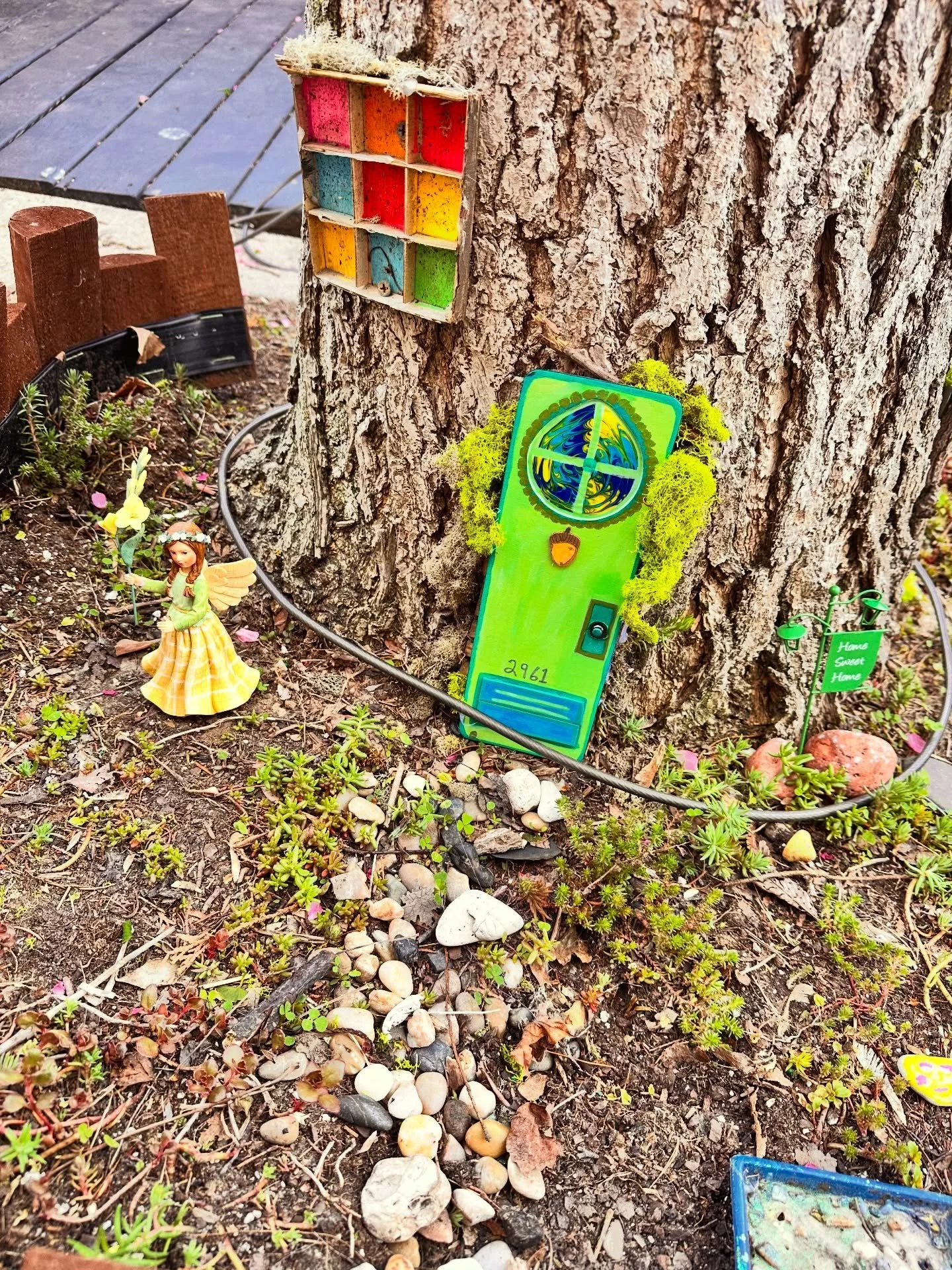 Right out front of Lisa&rsquo;s Pizza, there&rsquo;s a tiny fairy garden growing🧚🏼&zwj;♀️✨

It&rsquo;s nothing fancy, just a little patch of whimsy to brighten your day. Because even when the world feels heavy, not everything has to be. Sometimes a