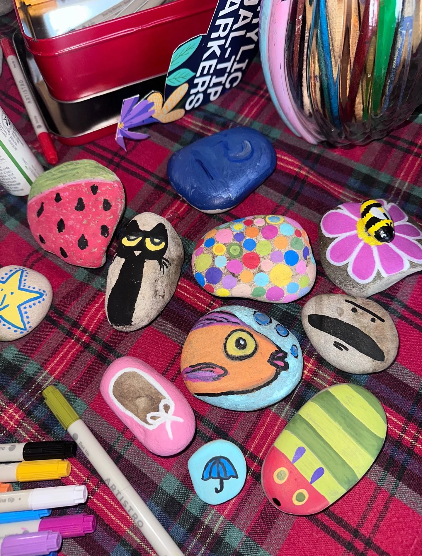 Tomorrow at The Pickup at Oak &amp; Loc! 🧚&zwj;♀️🎨

Join us for a fun rock-painting activity to help decorate Lisa&rsquo;s Pizza&rsquo;s fairy garden! We&rsquo;ll have rocks and supplies ready, just bring your creativity.

Kids and adults are welco
