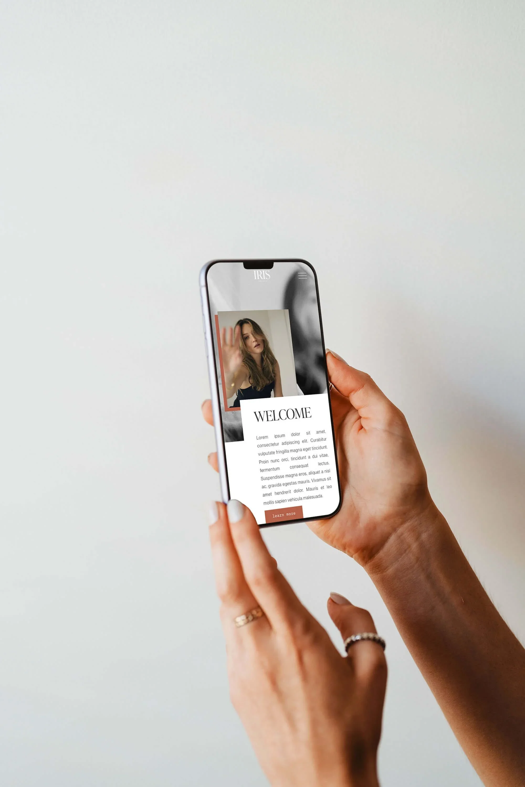 Iris-Mockup4.webp