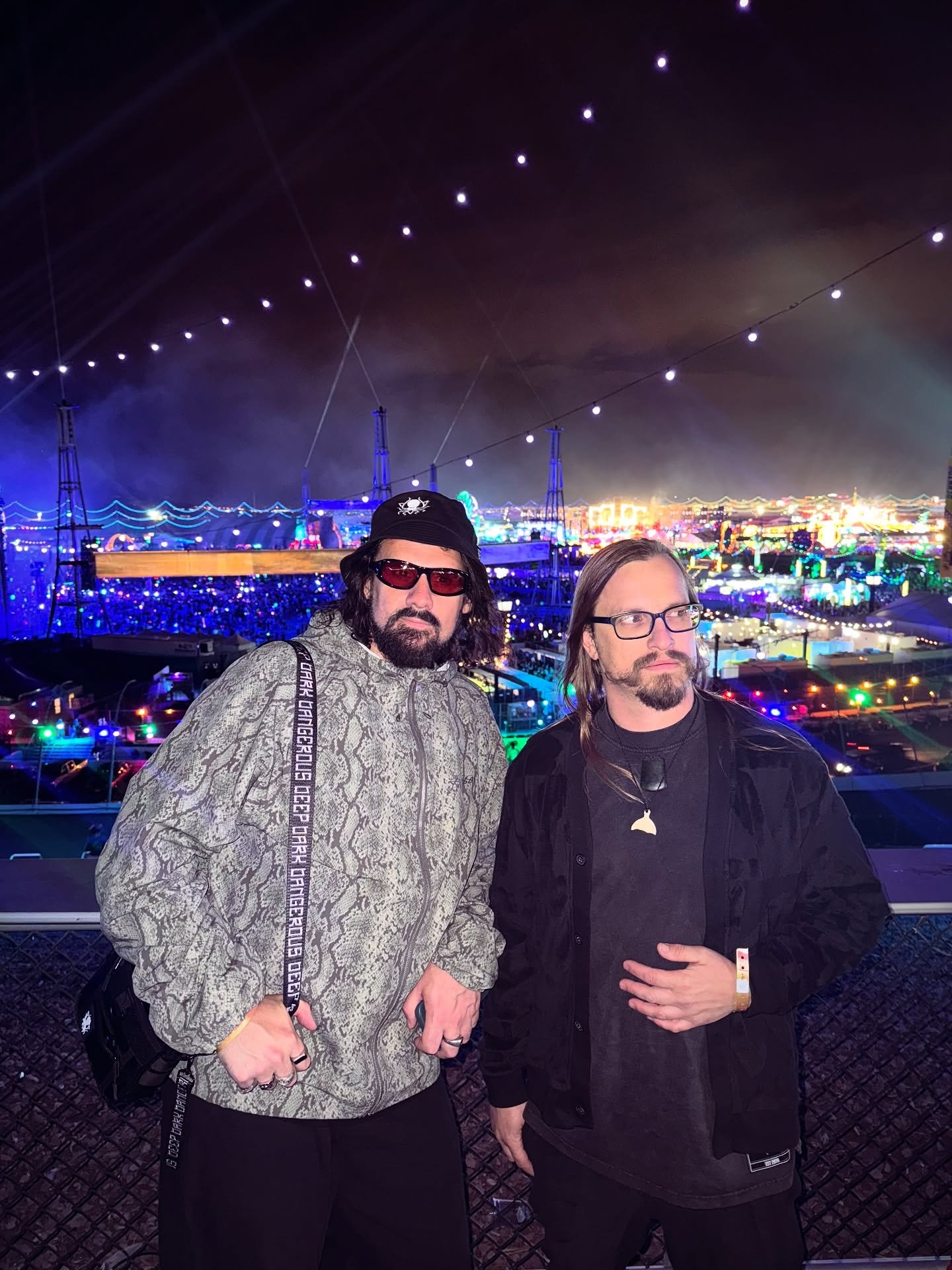 We&rsquo;re finally here&mdash;LAS VEGAS!! 🙌🙌🙌
Tonight we&rsquo;re ticking off a lifelong dream: playing @edc_lasvegas for the very first time! 

Catch us on the legendary bassPOD stage at 8:40 PM PST&mdash;this one&rsquo;s been on the bucket list