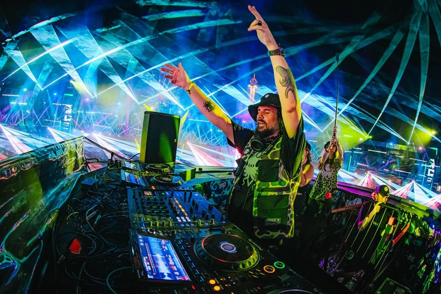 @basscanyon felt like we left Earth and linked with aliens just to share the sonic vibrations. What a beautiful place!👽🔊🐙

📸 @shutter.klick
