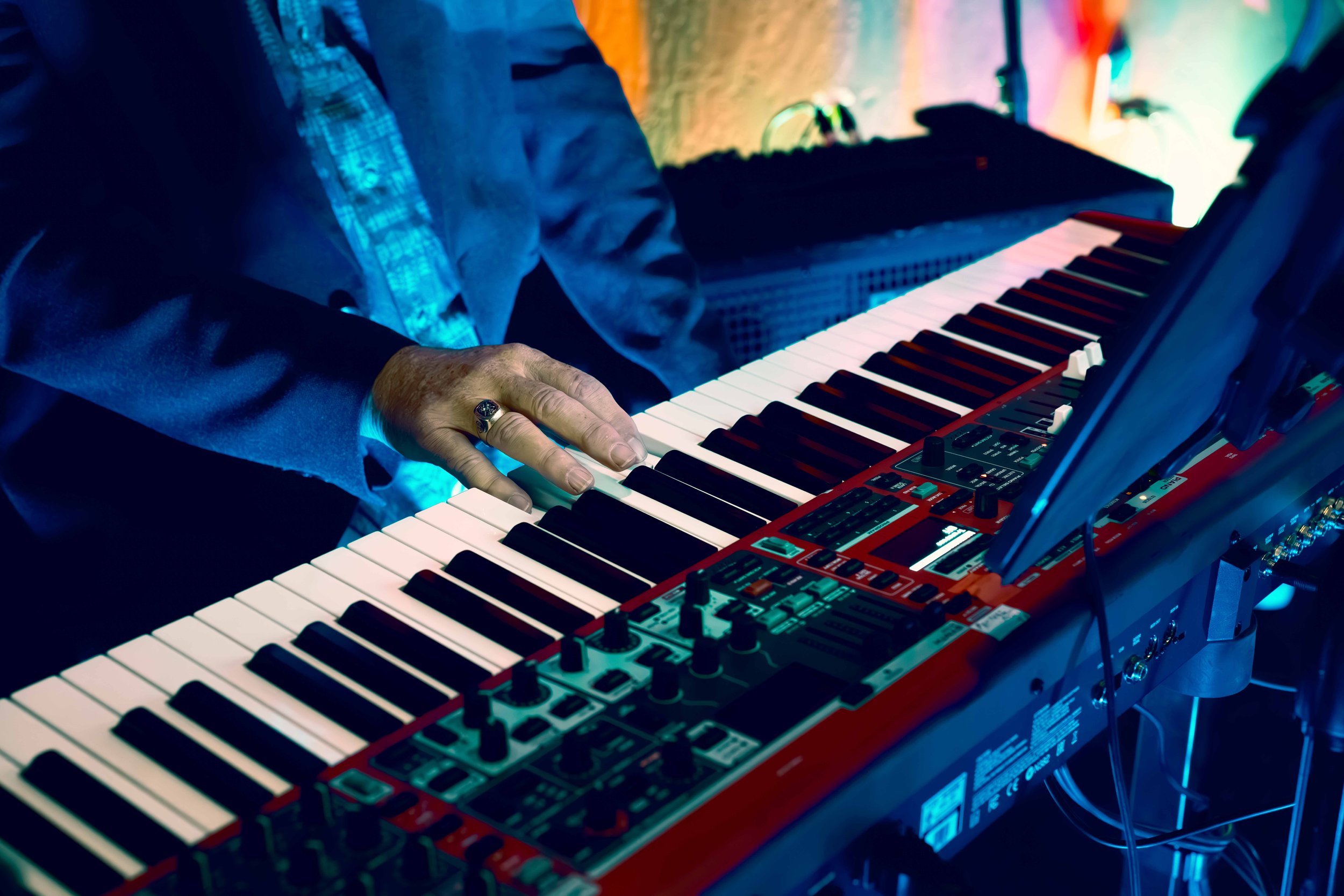 keyboard_tealorangecontrast_LUT copy.jpg