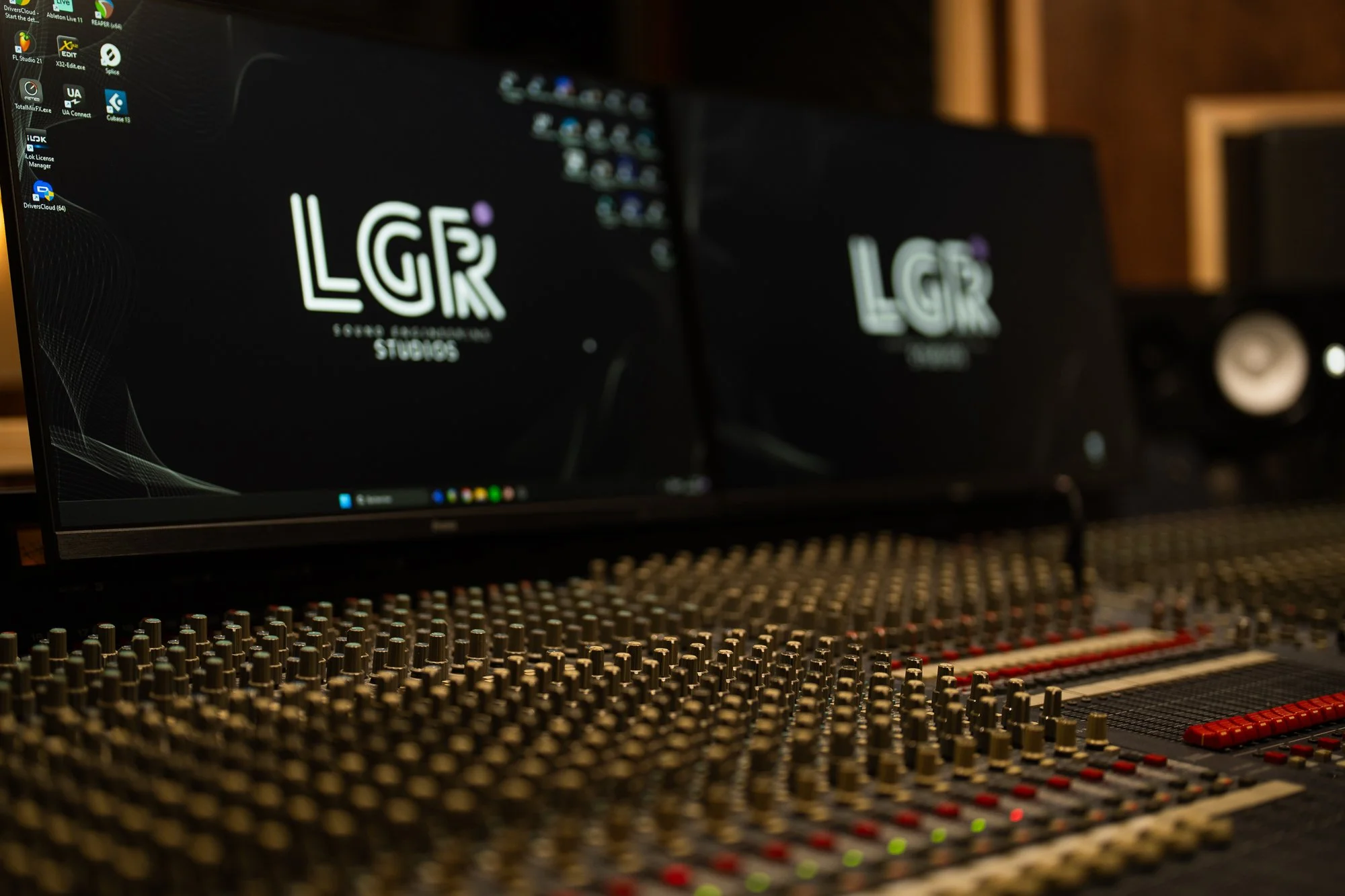 Tarifs professionnels en studio d’enregistrement                                   Prestations chez Let’sGoRecord